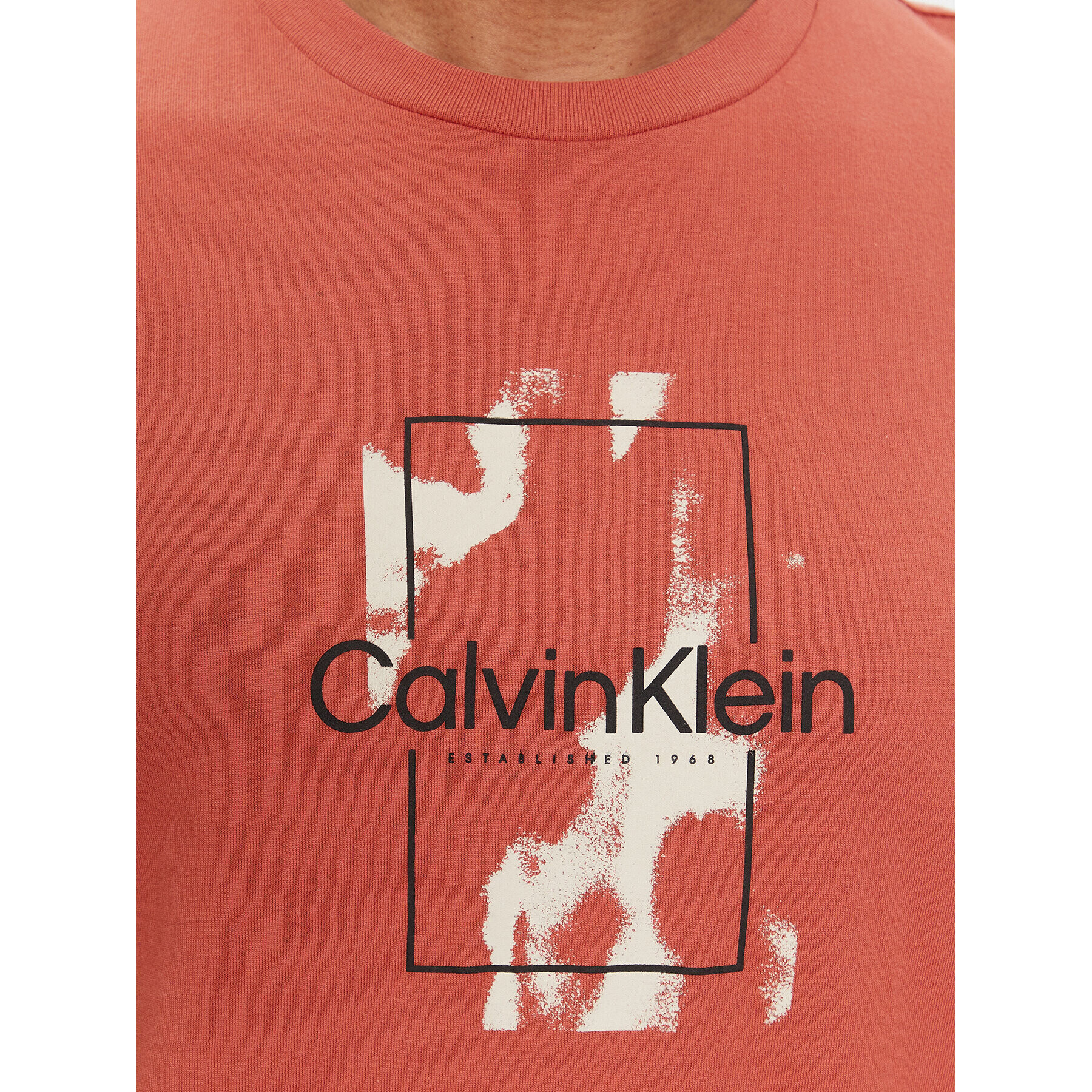 Calvin Klein Majica Camo Logo K10K112401 Oranžna Regular Fit - Pepit.si