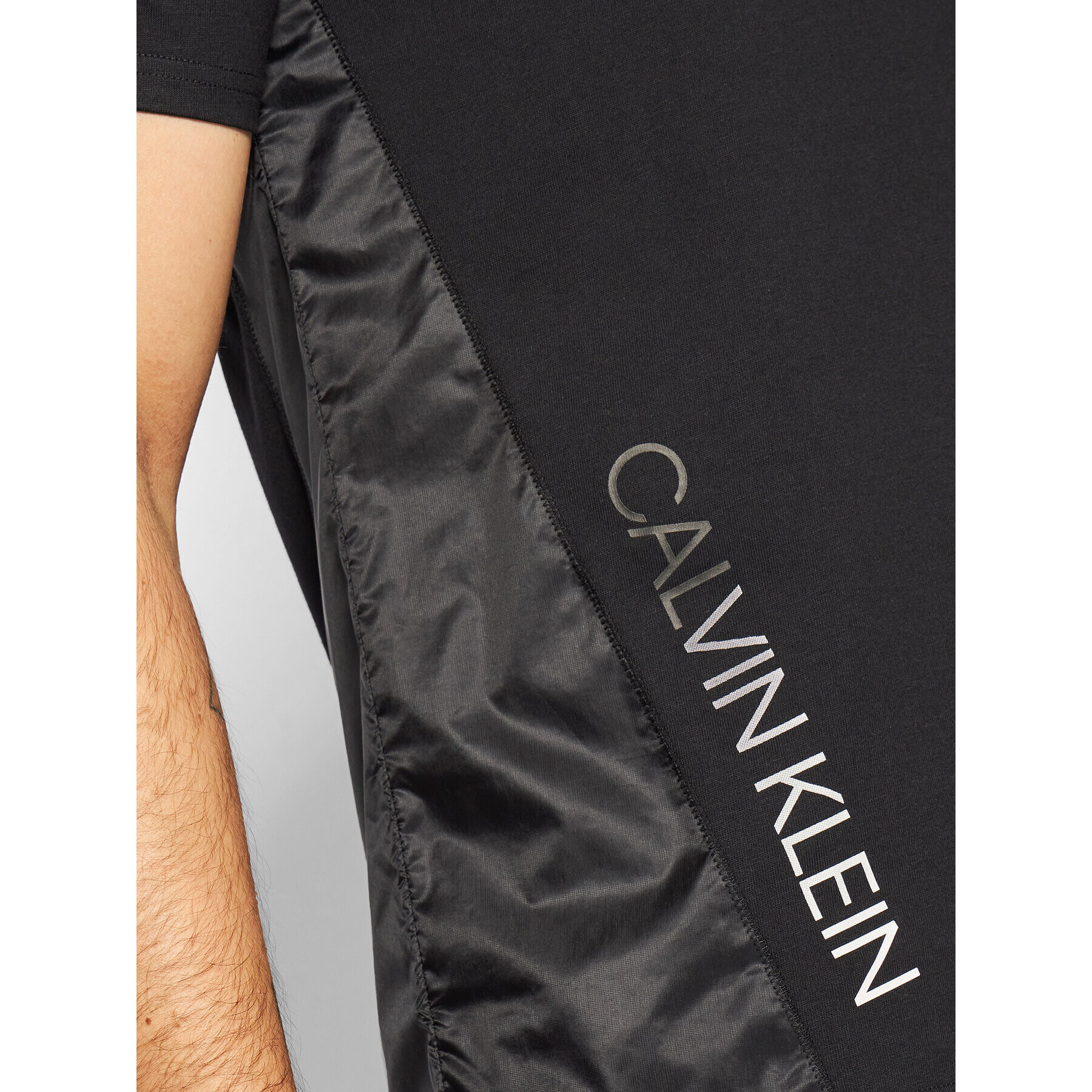 Calvin Klein Performance Majica 00GMT1K159 Črna Regular Fit - Pepit.si