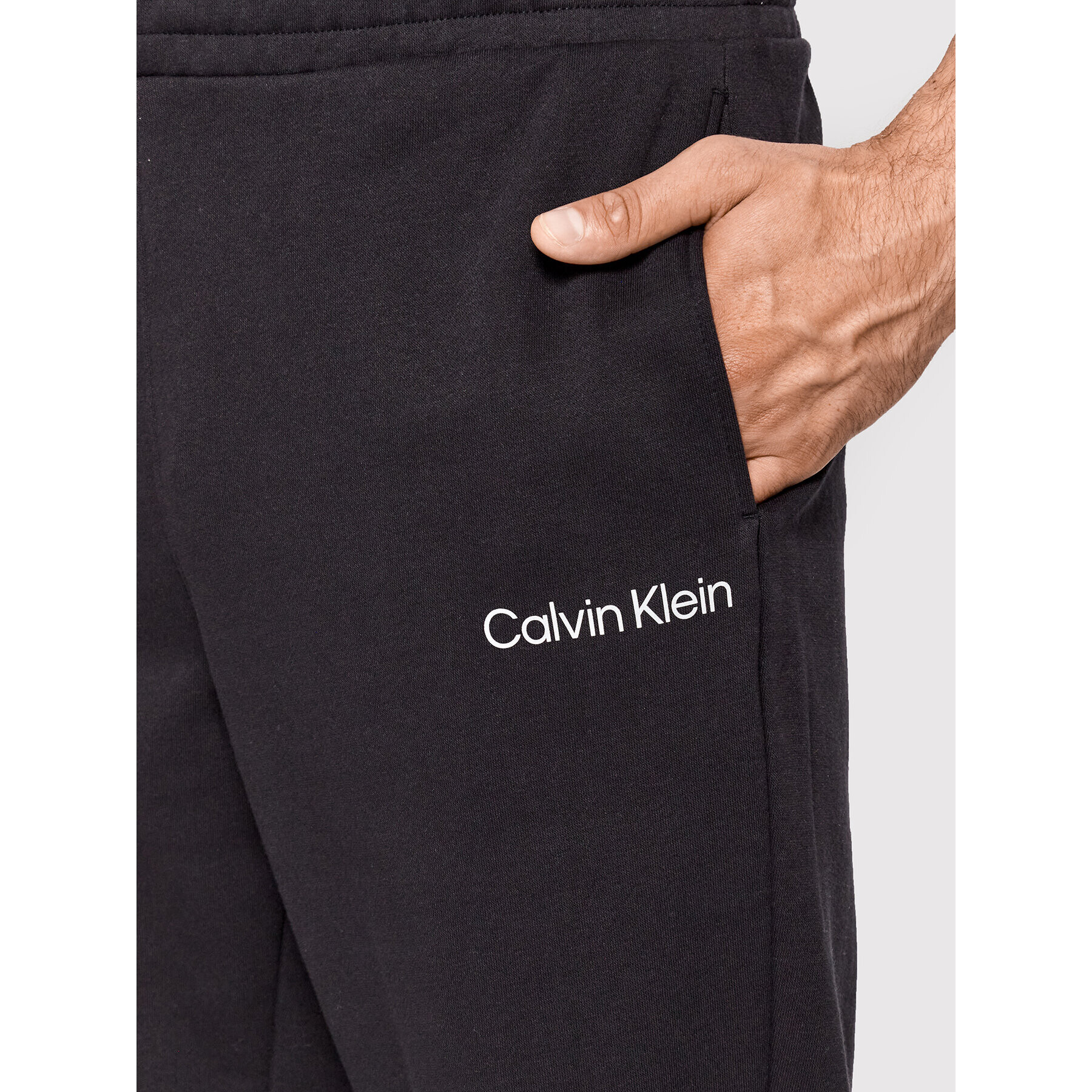 Calvin Klein Performance Spodnji del trenirke 00GMS2P606 Črna Regular Fit - Pepit.si