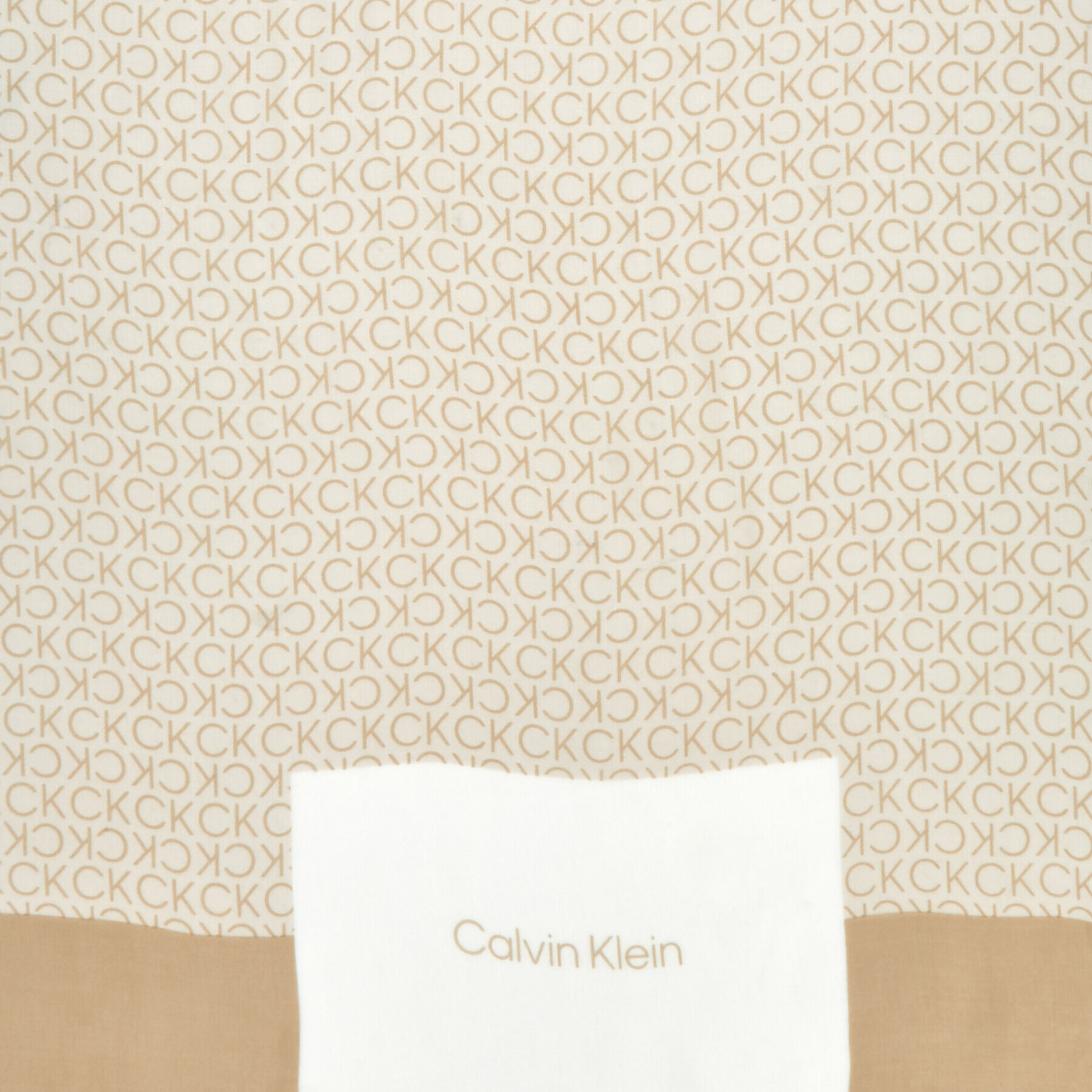 Calvin Klein Ruta Geo Minimal Logo Shawl 70X180 K60K610228 Bež - Pepit.si