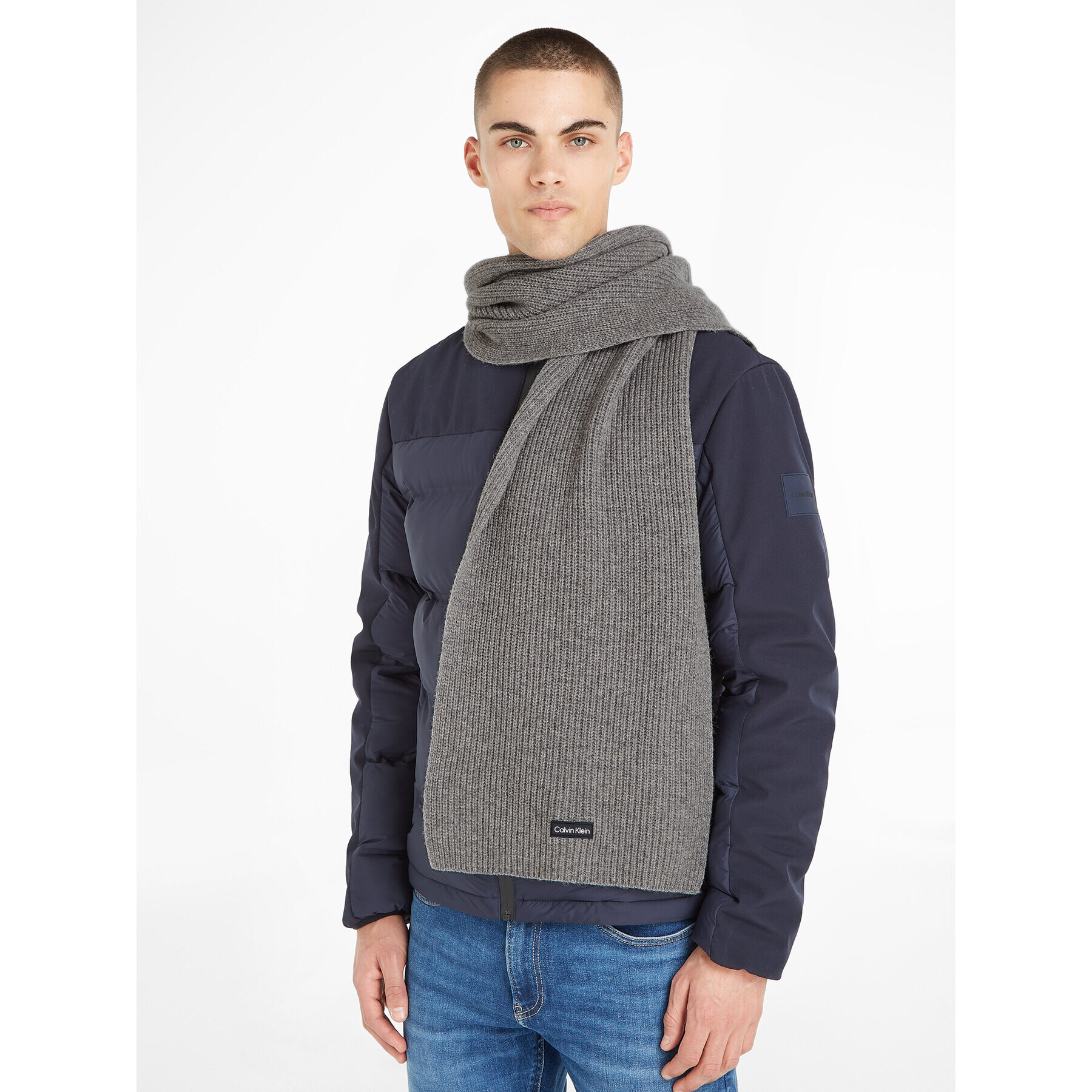 Calvin Klein Šal Daddy Wool Knit Scarf K50K510995 Siva - Pepit.si