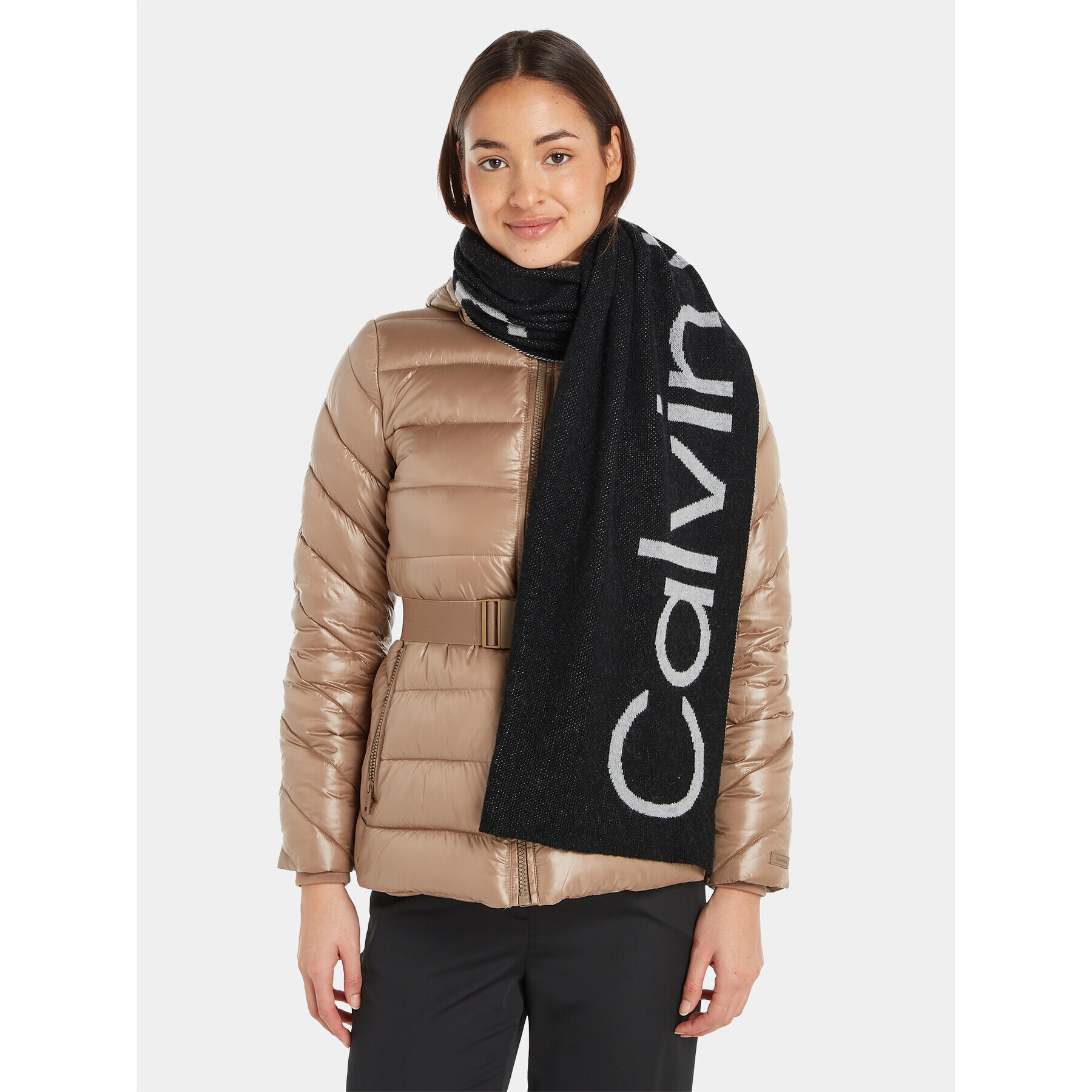 Calvin Klein Šal Logo Reverso Tonal Scarf 40X180 K60K611117 Črna - Pepit.si