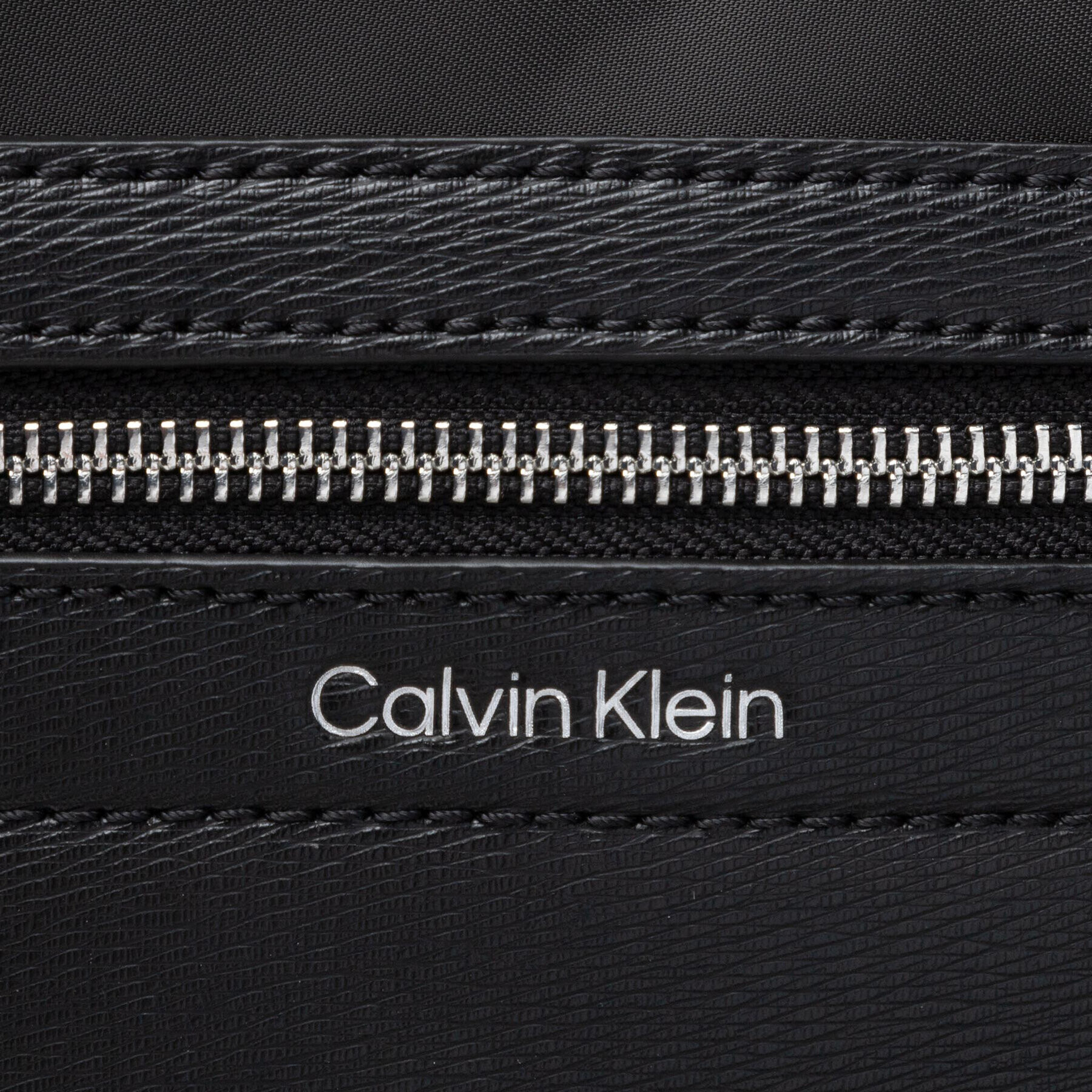 Calvin Klein Torba za prenosnik Classic Repreve Laptop Bag Wpckt K50K508704 Črna - Pepit.si