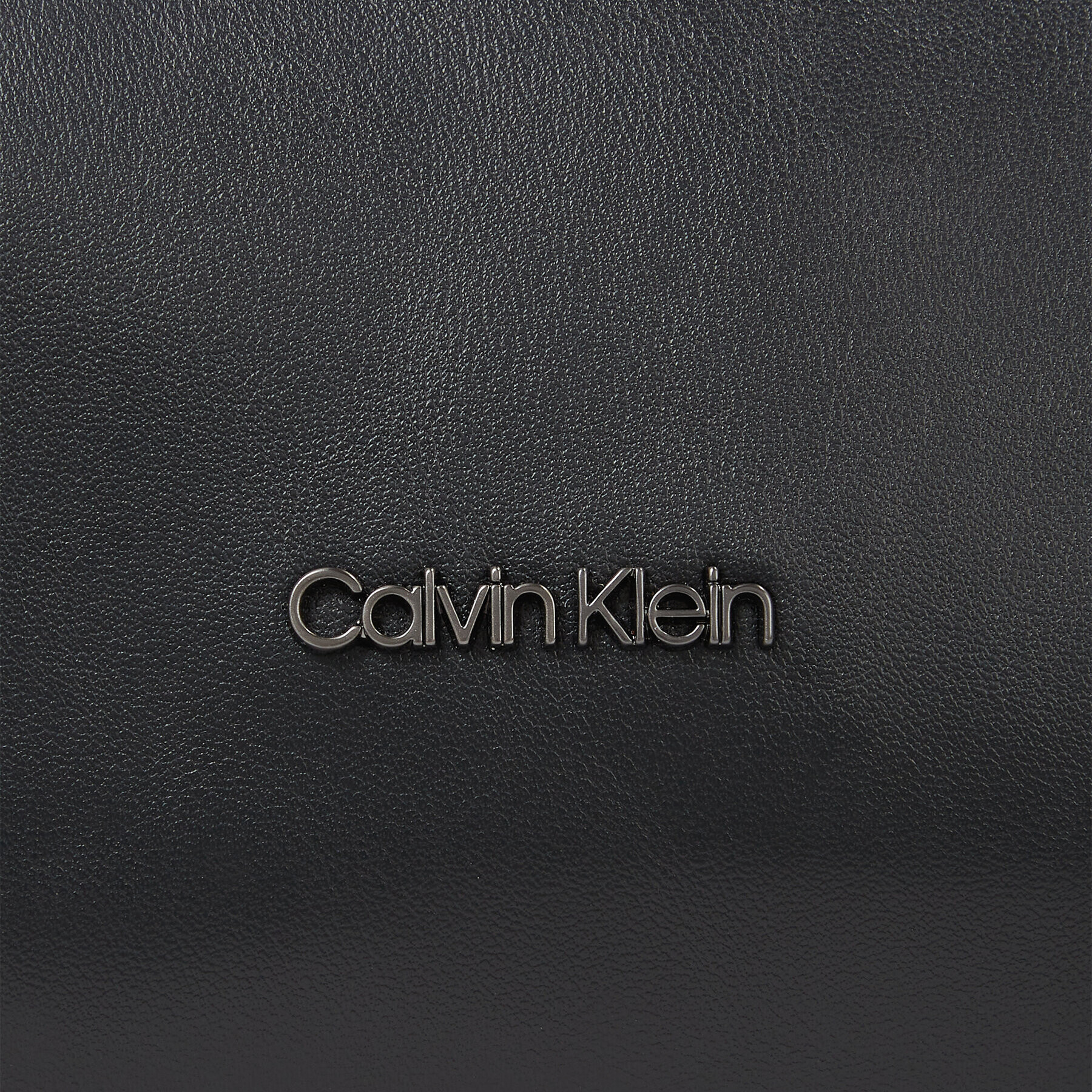 Calvin Klein Torbica Ck Elevated Barrel K50K510834 Črna - Pepit.si