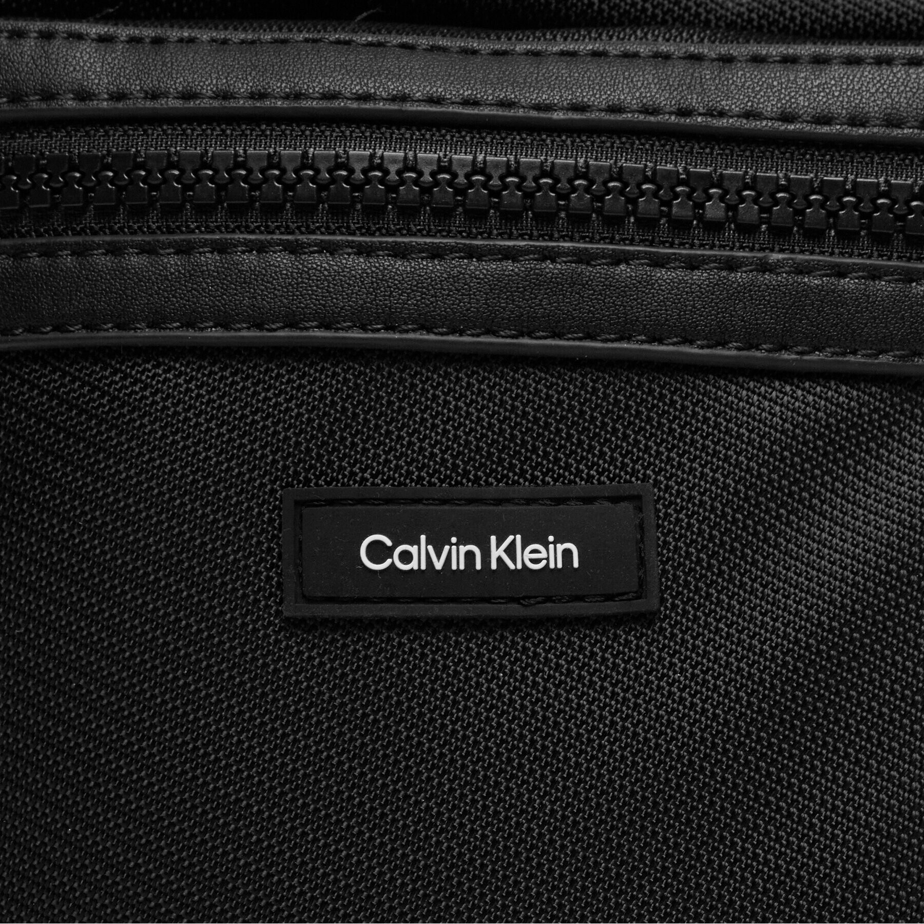 Calvin Klein Torbica za okrog pasu Ck Essential Reporter S K50K511208 Črna - Pepit.si