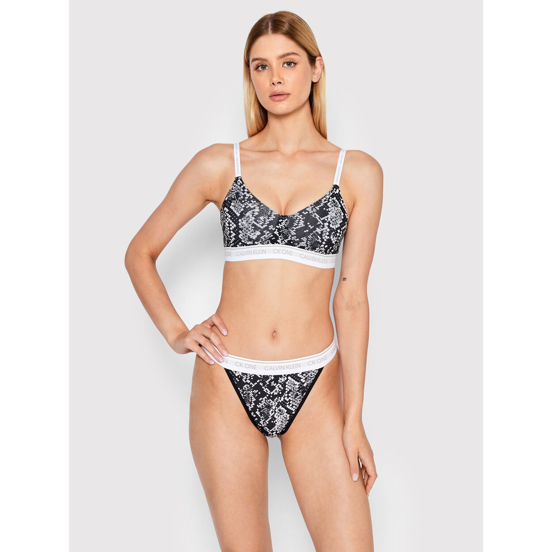 Calvin Klein Underwear Nedrček brez kosti 000QF6094E Črna - Pepit.si