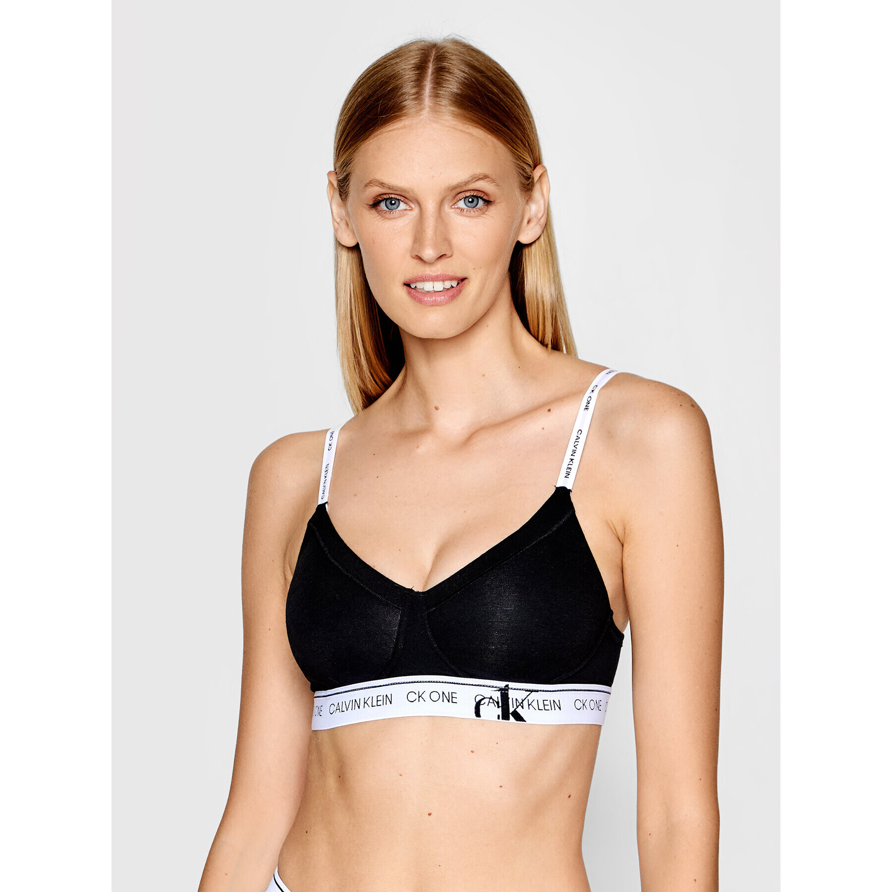 Calvin Klein Underwear Nedrček brez kosti 000QF6766E Črna - Pepit.si