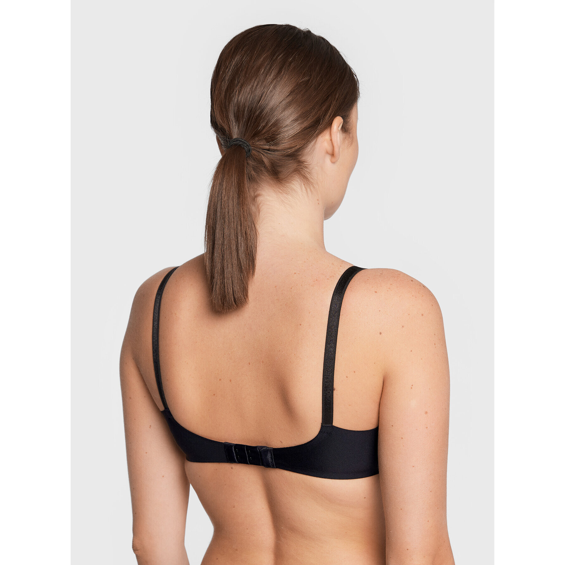 Calvin Klein Underwear Nedrček brez šivov 000QF1184E Črna - Pepit.si