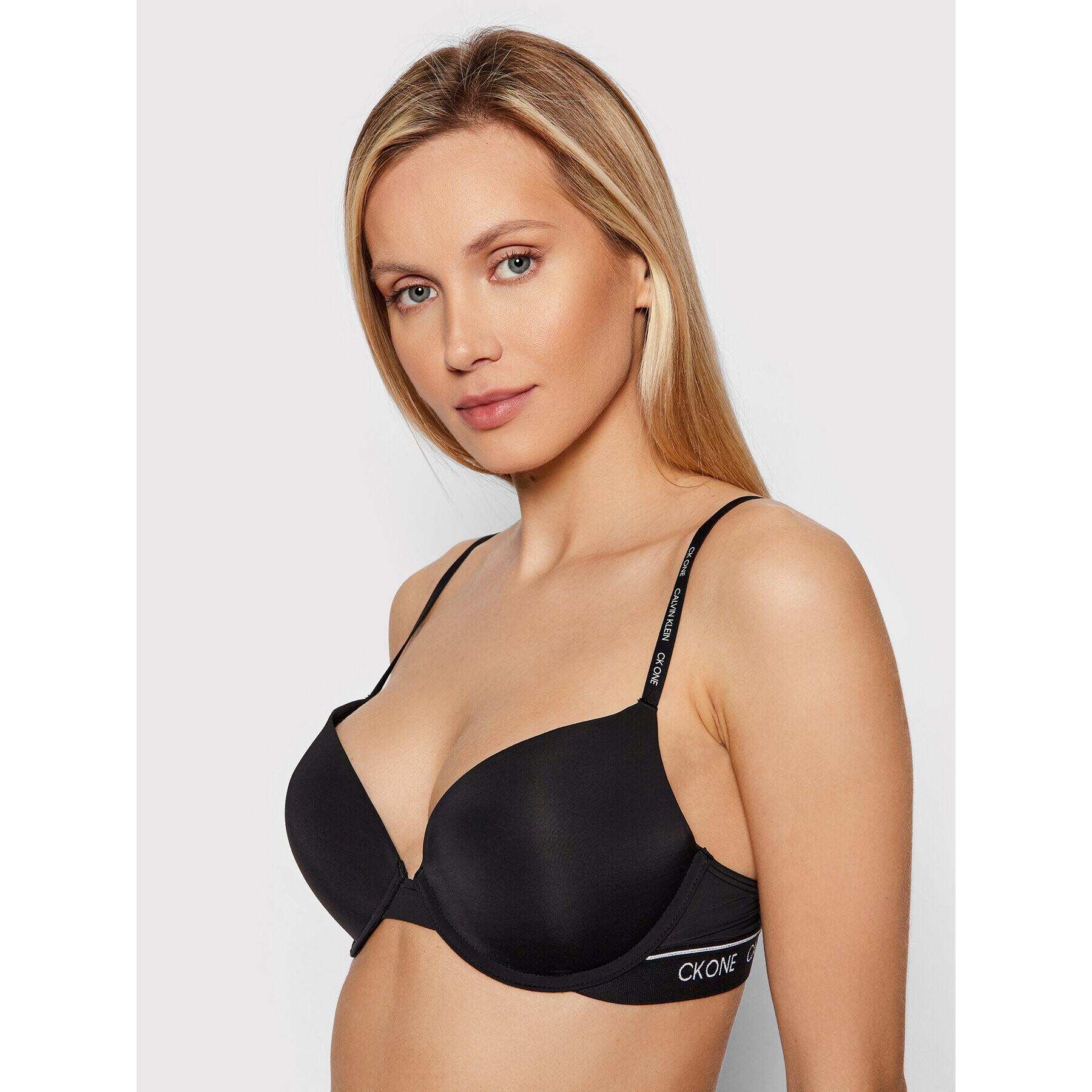 Calvin Klein Underwear Push-Up nedrček Plunge 000QF5742E Črna - Pepit.si