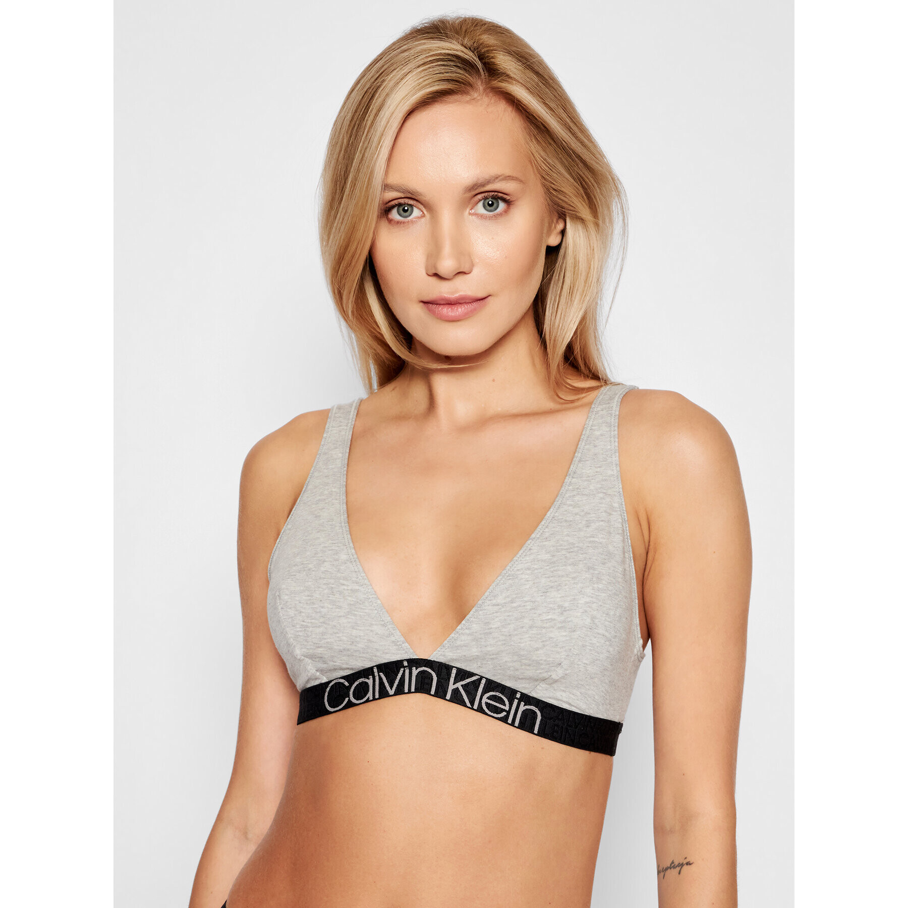 Calvin Klein Underwear Trikotni nedrček 000QF6577E Siva - Pepit.si