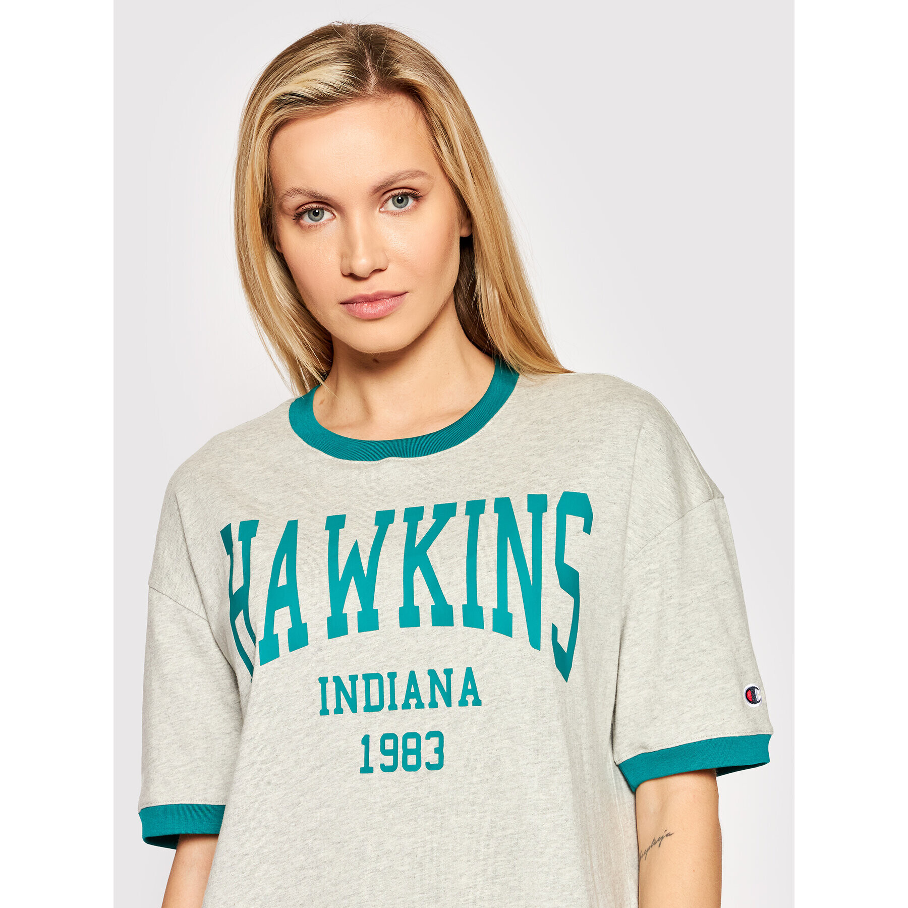 Champion Majica Unisex STRANGER THINGS Hawkins 217756 Siva Custom Fit - Pepit.si