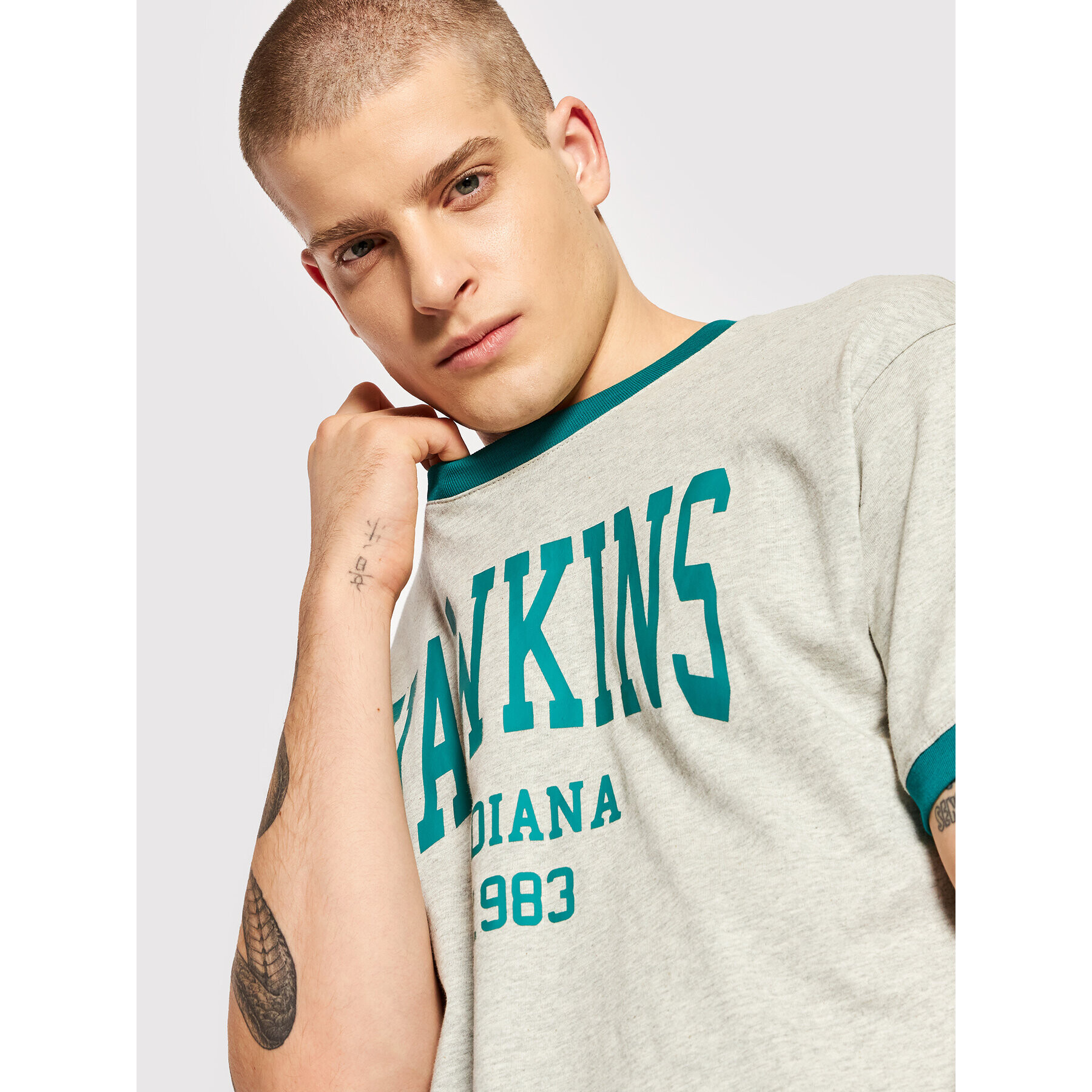 Champion Majica Unisex STRANGER THINGS Hawkins 217756 Siva Custom Fit - Pepit.si