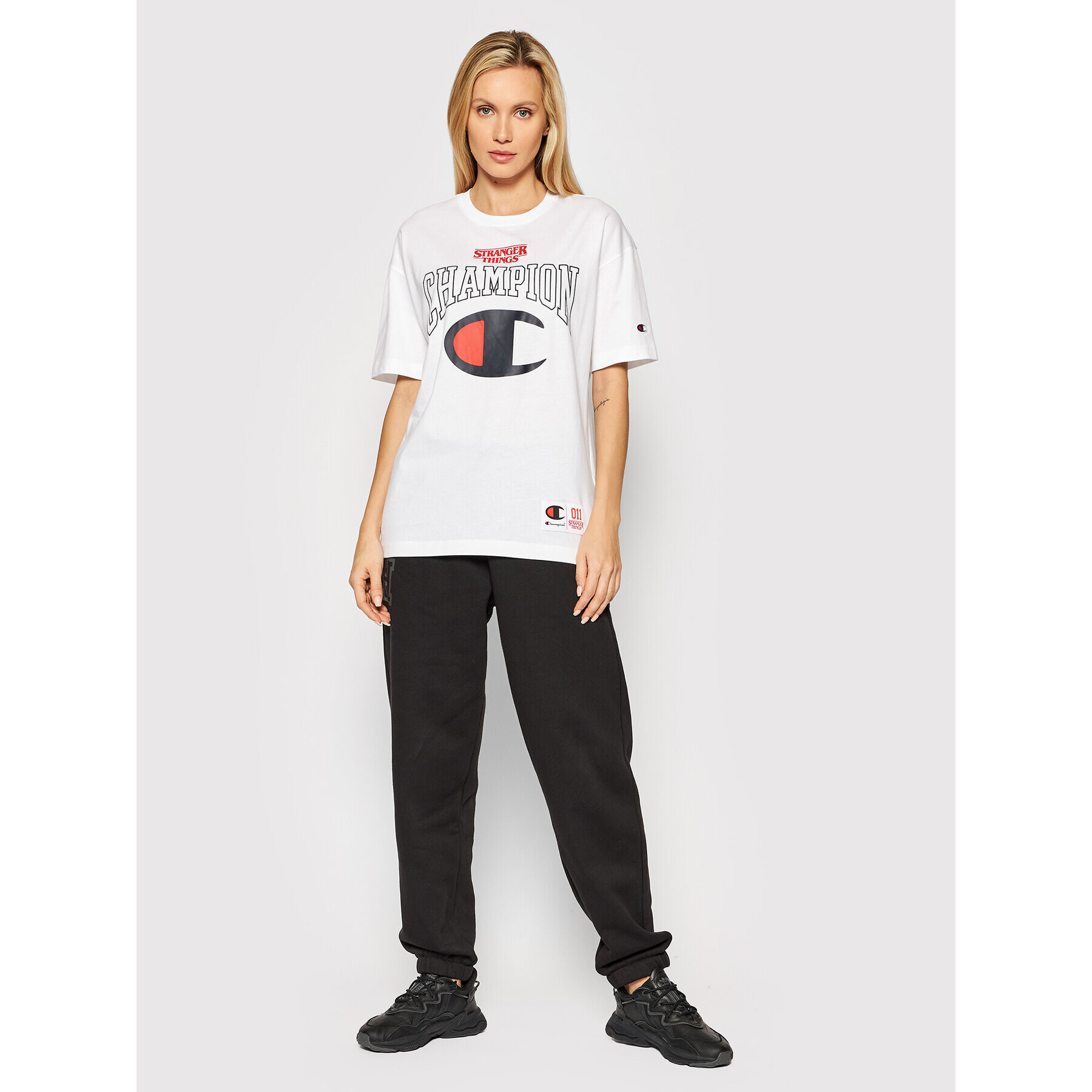 Champion Majica Unisex STRANGER THINGS Logo 217757 Bela Custom Fit - Pepit.si