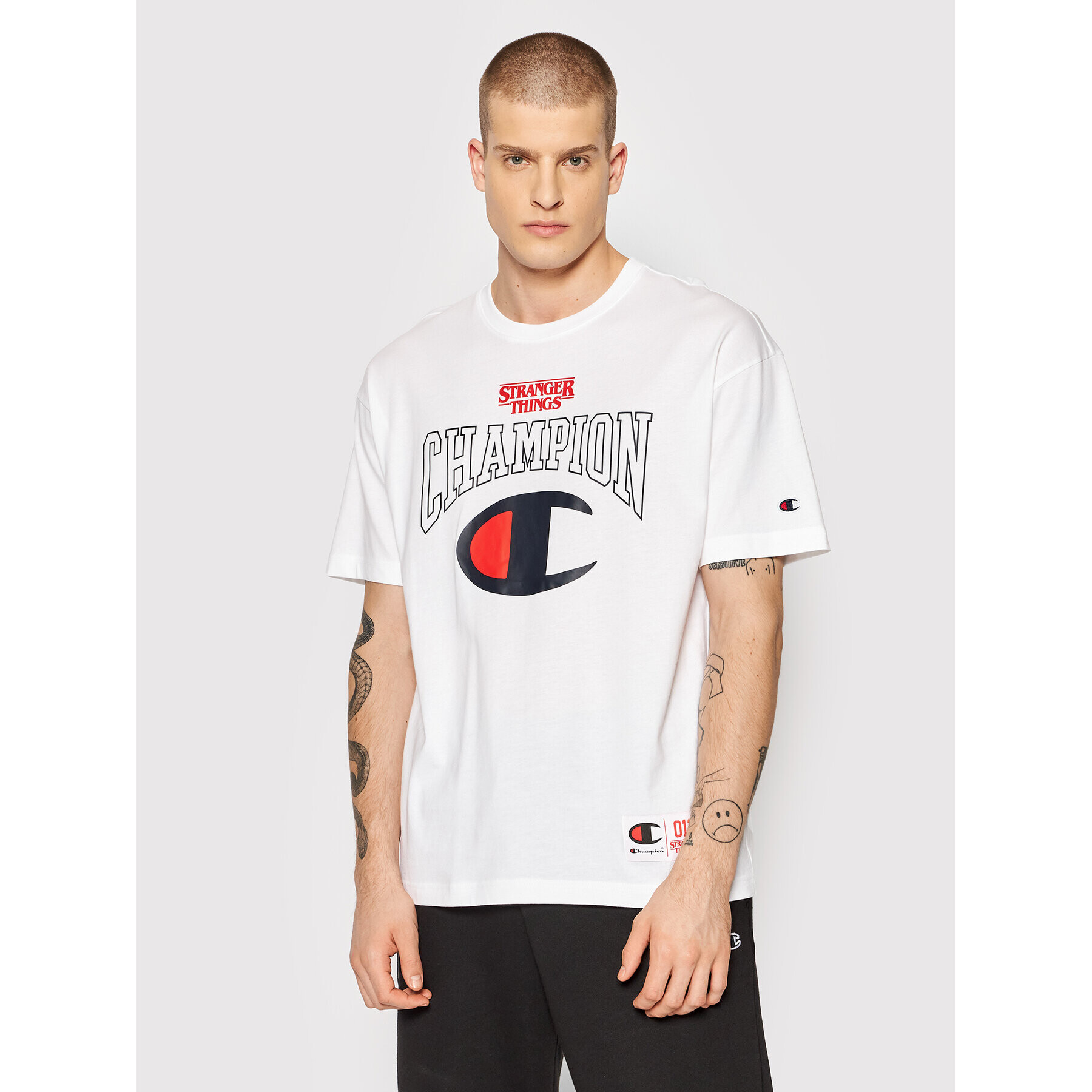 Champion Majica Unisex STRANGER THINGS Logo 217757 Bela Custom Fit - Pepit.si