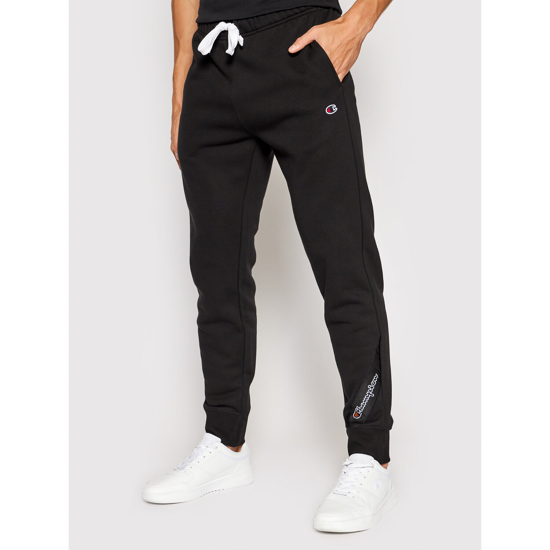 Champion Spodnji del trenirke Blend Small Script Logo 216552 Črna Regular Fit - Pepit.si