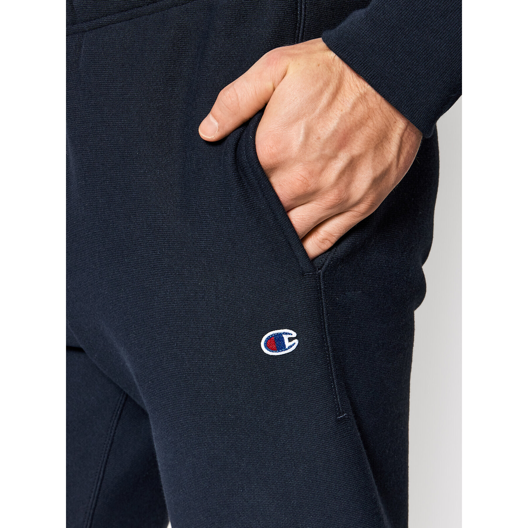 Champion Spodnji del trenirke Ribbed Cuffs Reverse Weave 216541 Mornarsko modra Custom Fit - Pepit.si