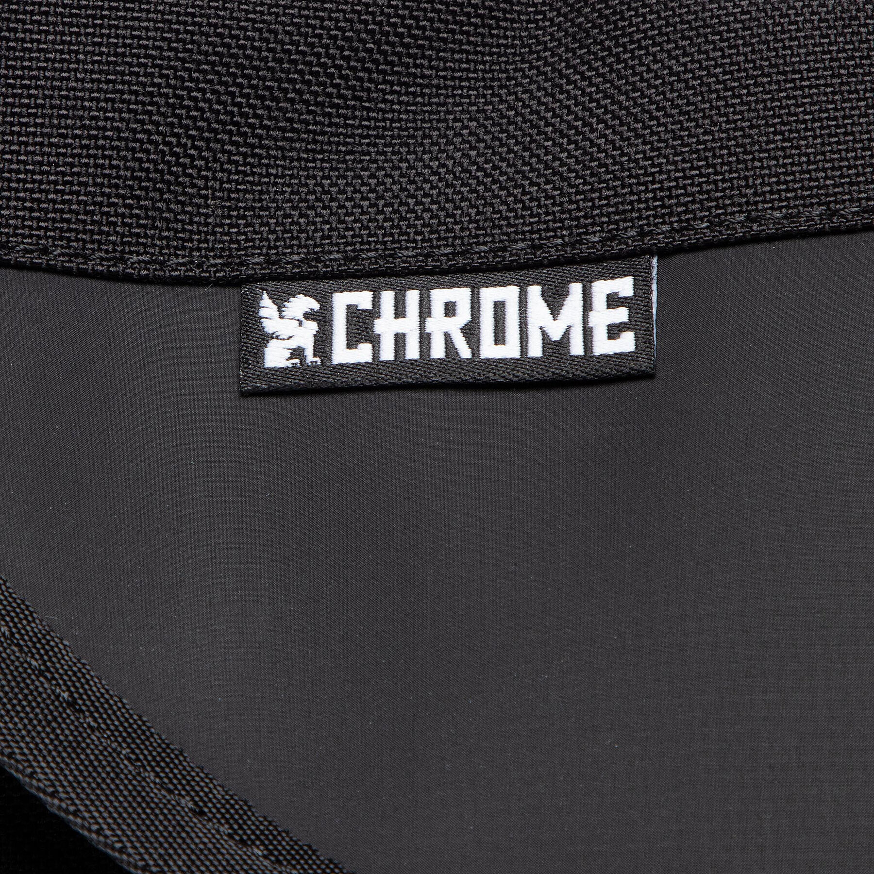 Chrome Torbica za okrog pasu Simple Messenger BG-322-BK-NA Črna - Pepit.si