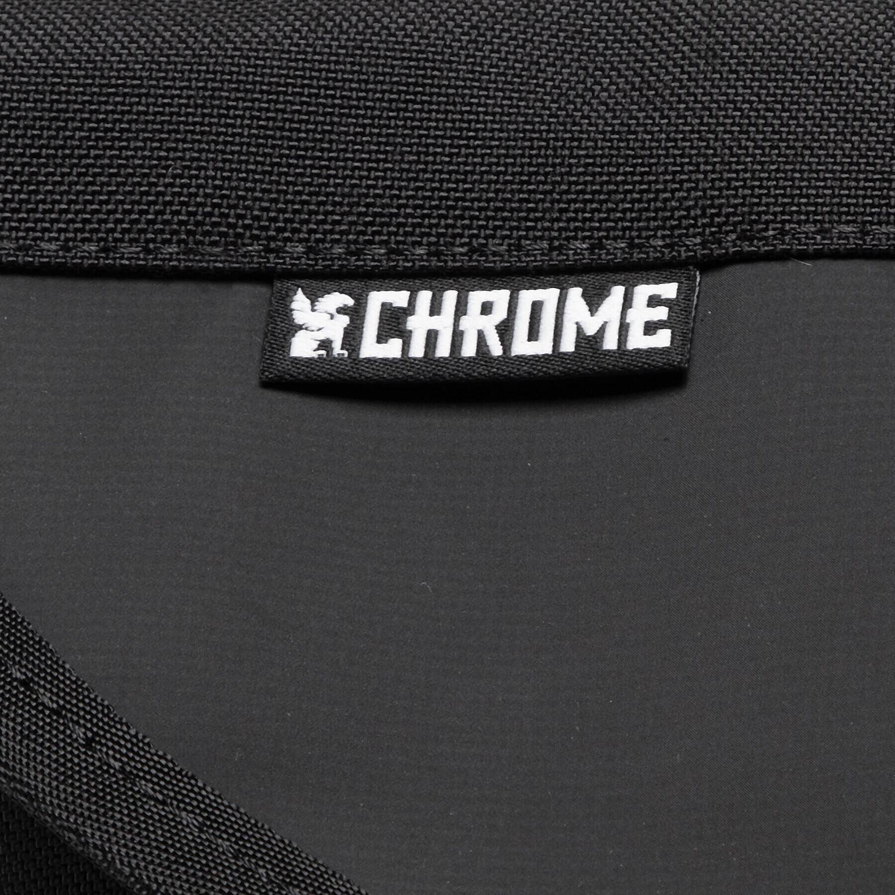 Chrome Torbica za okrog pasu Simple Messenger BG-332-BK-NA Črna - Pepit.si