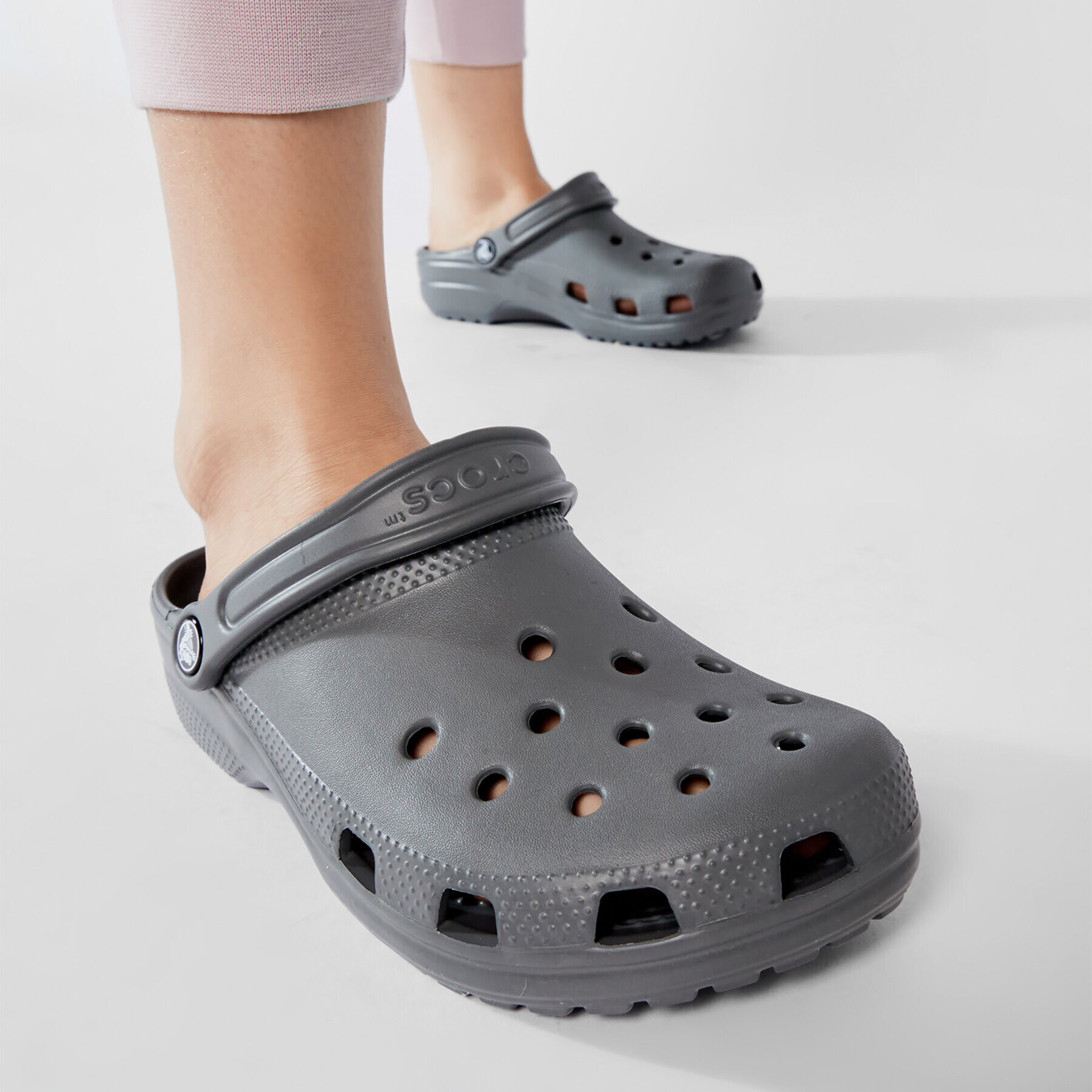 Crocs Natikači Classic 10001 Siva - Pepit.si