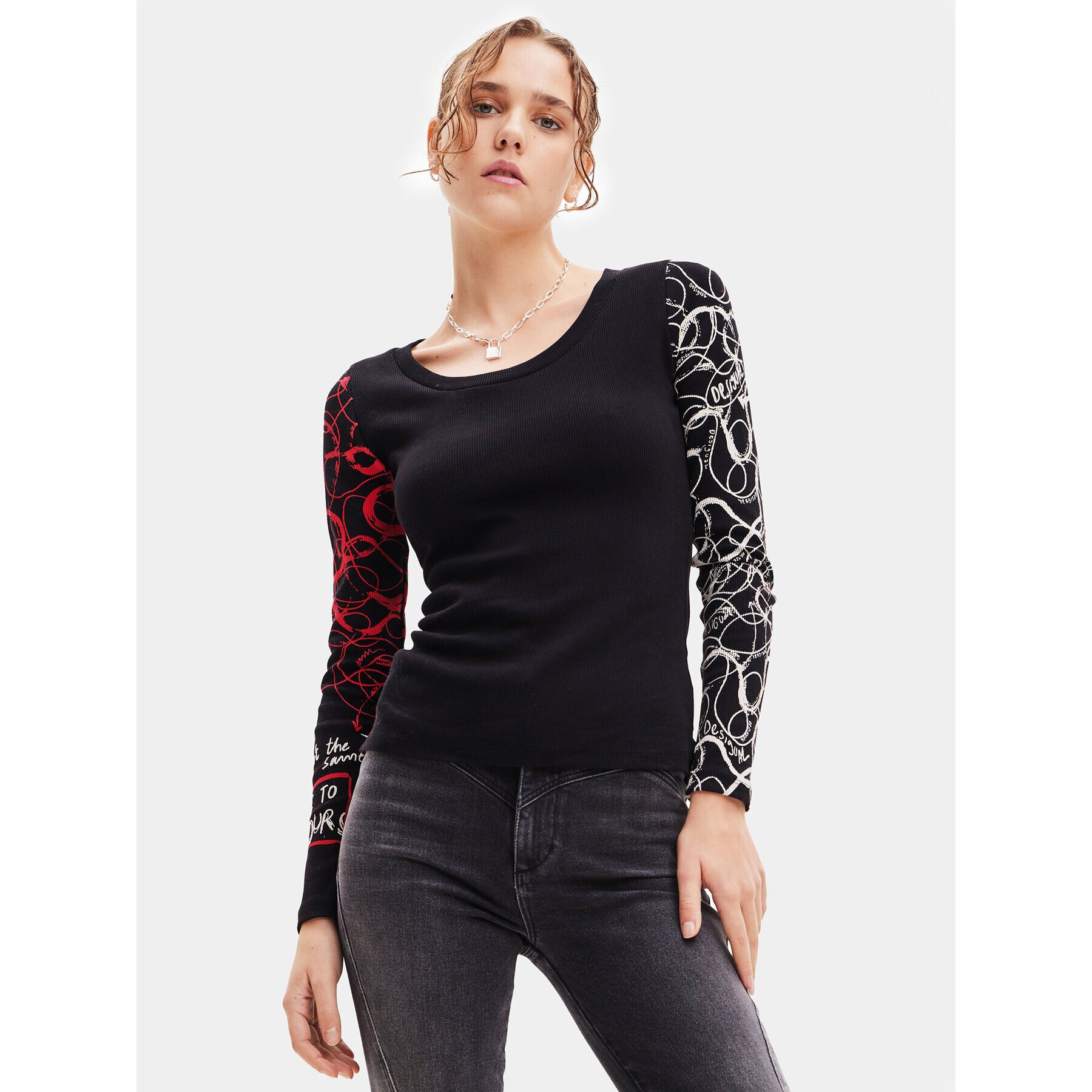 Desigual Bluza 23WWTKBQ Črna Slim Fit - Pepit.si