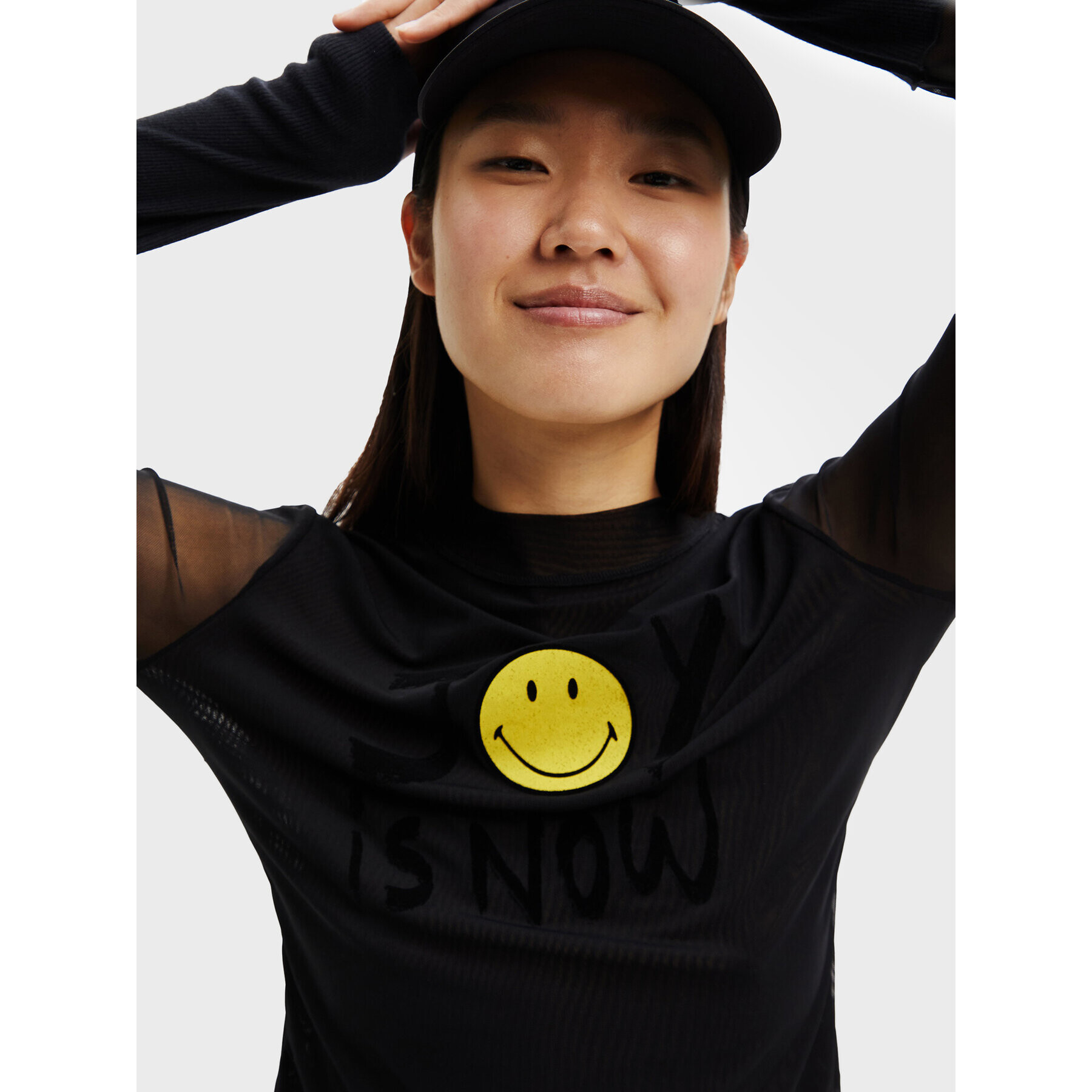 Desigual Bluza SMILEY Ilusion 22WWTK38 Črna Slim Fit - Pepit.si