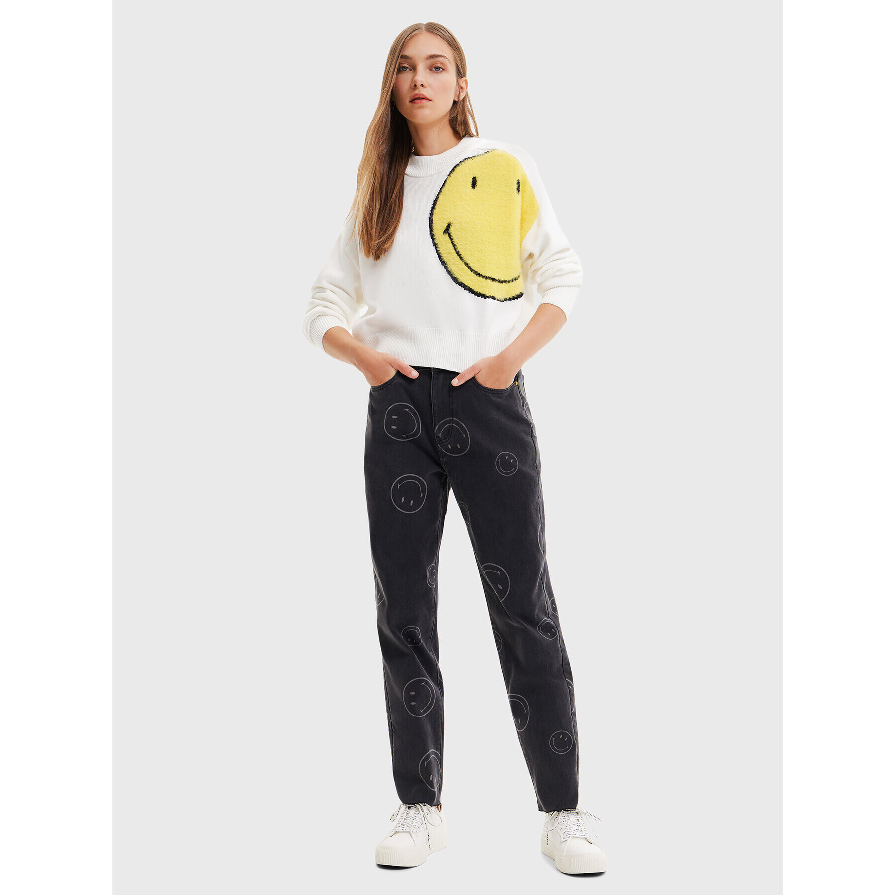 Desigual Pulover SMILEY 22WWJFA3 Bela Relaxed Fit - Pepit.si