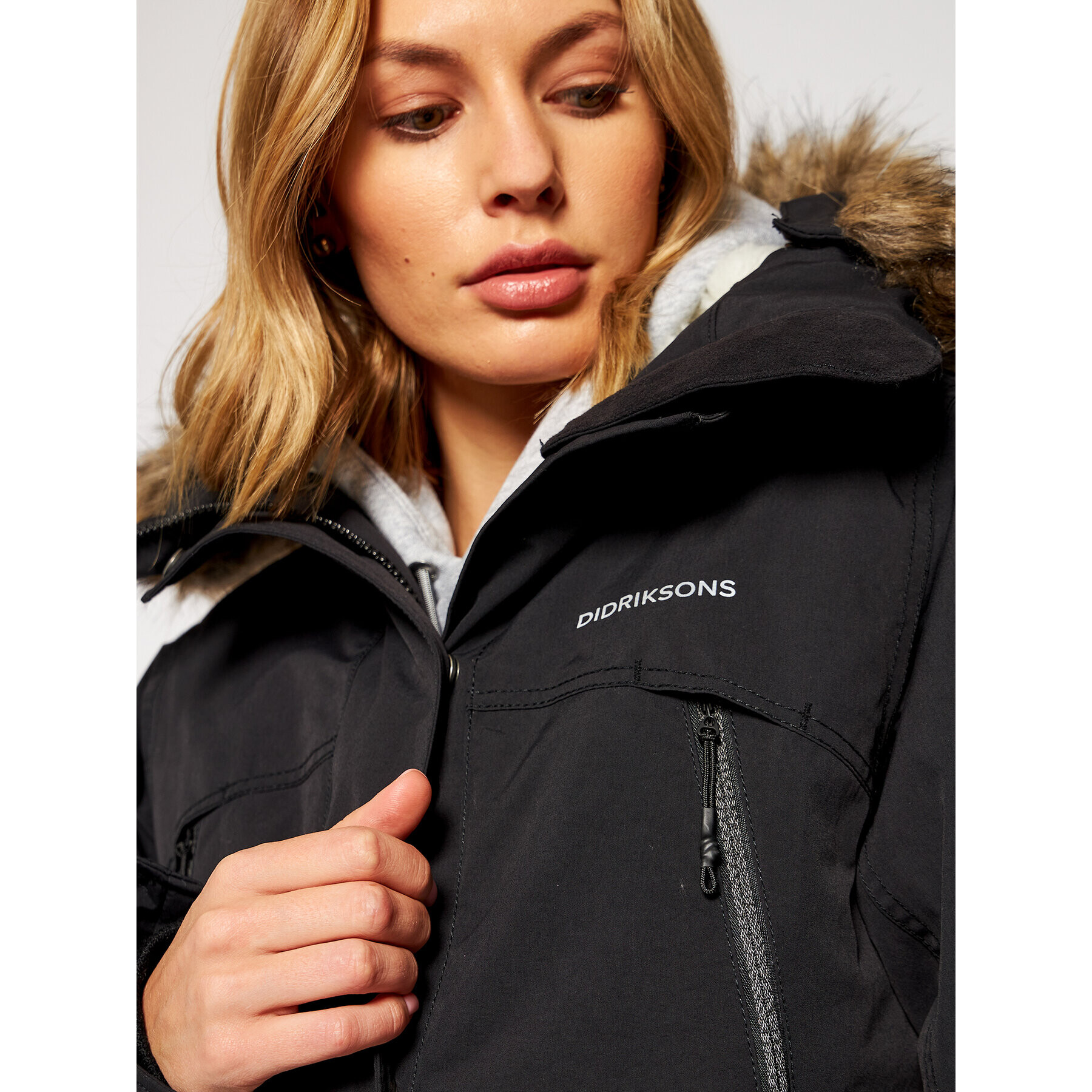 Didriksons Parka Leona 503157 Črna Classic Fit - Pepit.si