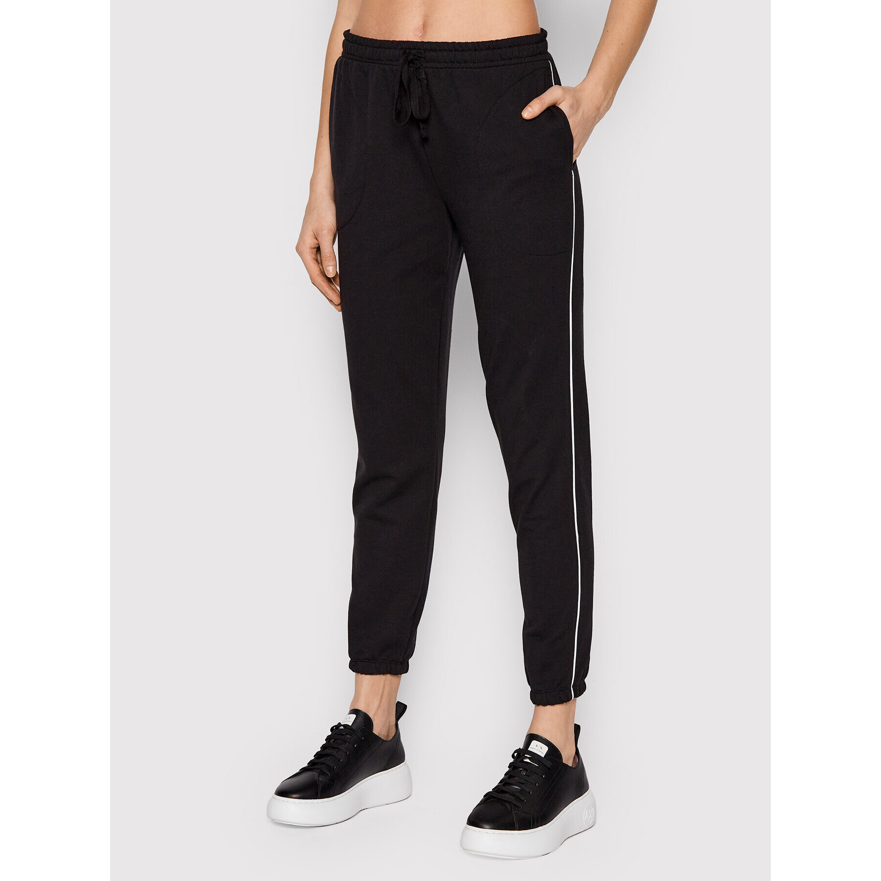 DKNY Spodnji del trenirke YI2722524 Črna Regular Fit - Pepit.si