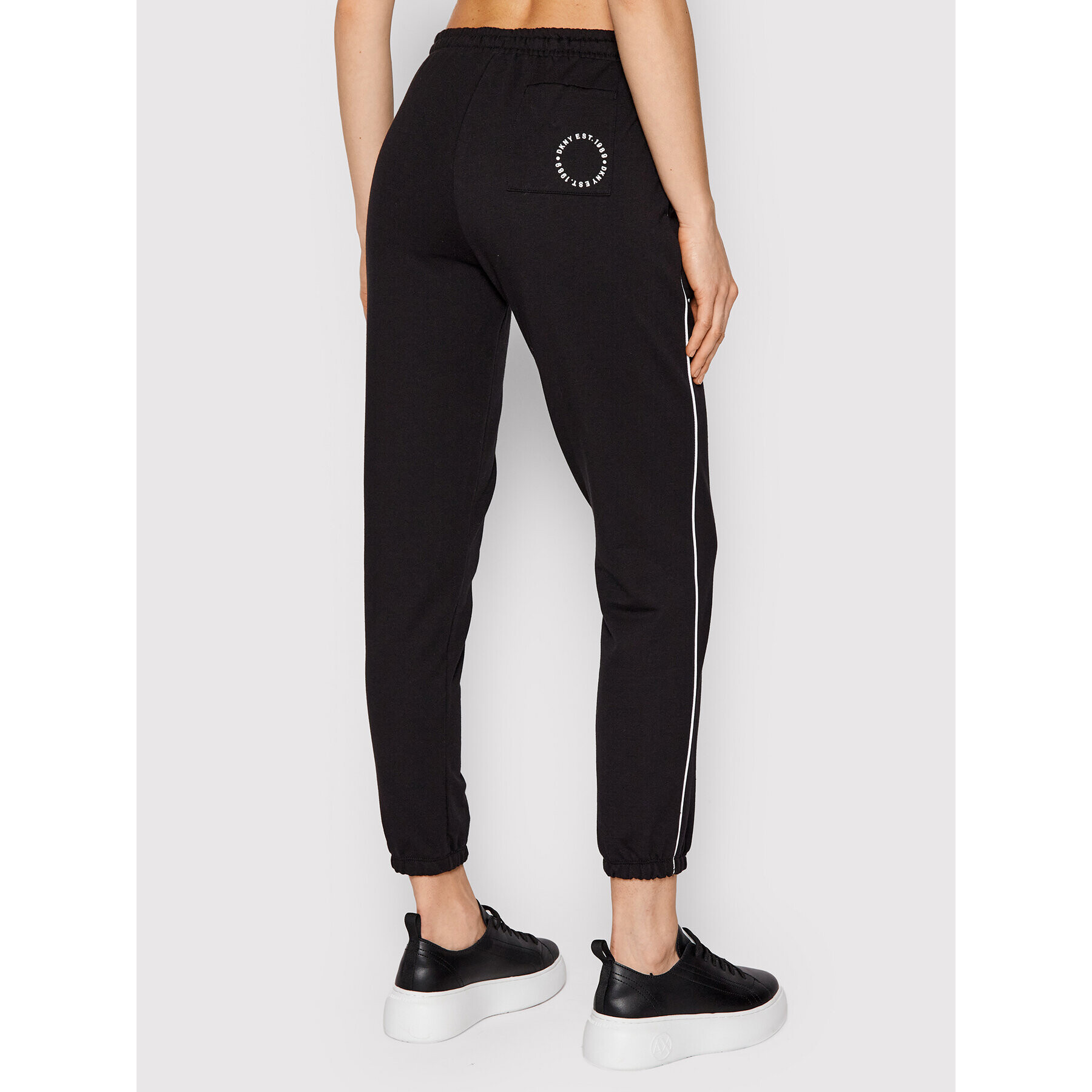 DKNY Spodnji del trenirke YI2722524 Črna Regular Fit - Pepit.si