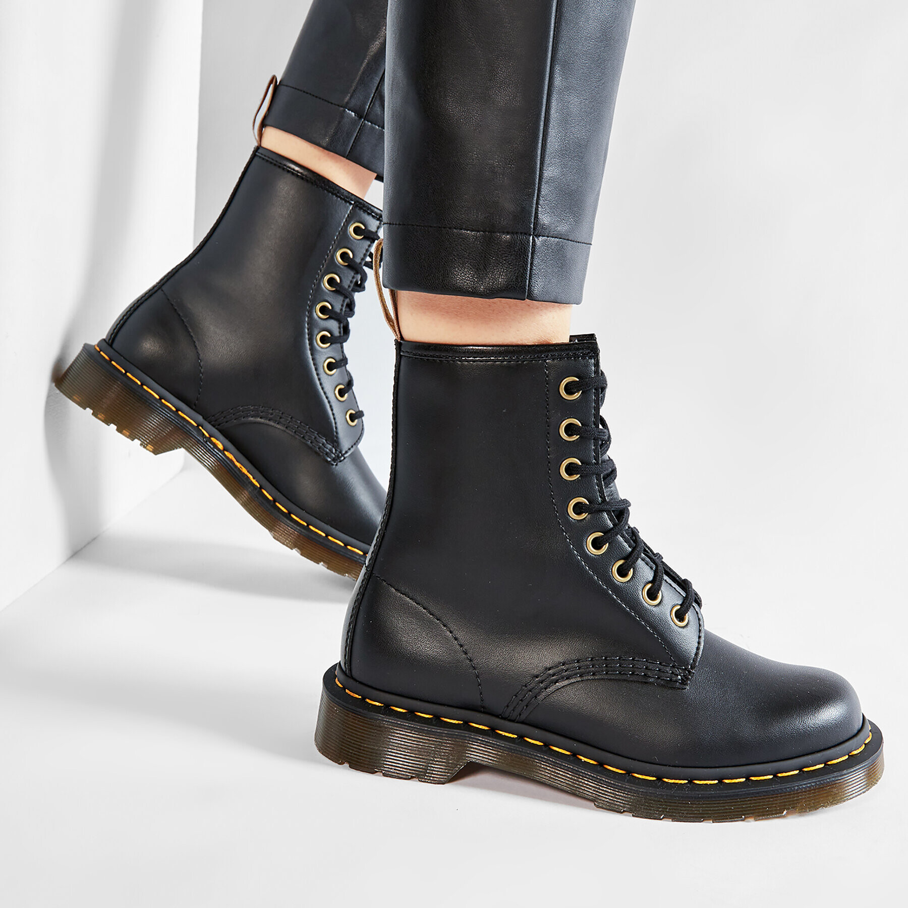 Dr. Martens Bulerji Vegan 1460 14045001 Črna - Pepit.si