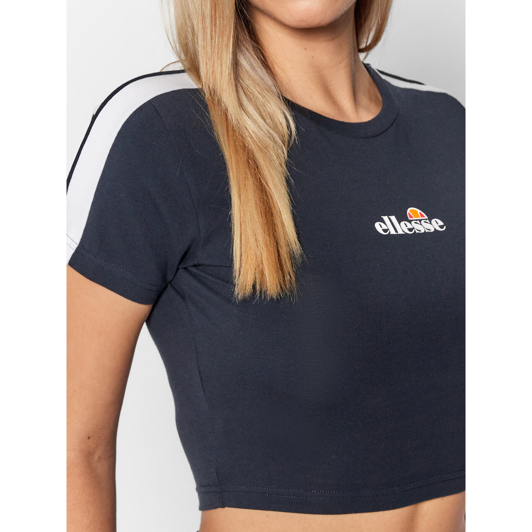 Ellesse Majica Latus SGK12165 Mornarsko modra Cropped Fit - Pepit.si