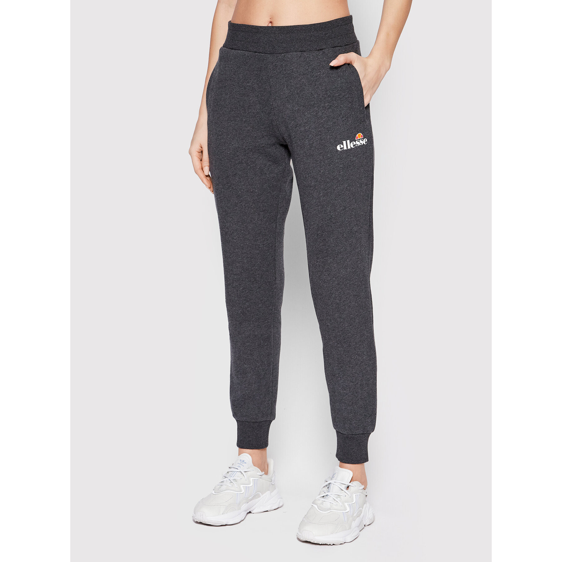 Ellesse Spodnji del trenirke Hallouli SGK13652 Siva Regular Fit - Pepit.si