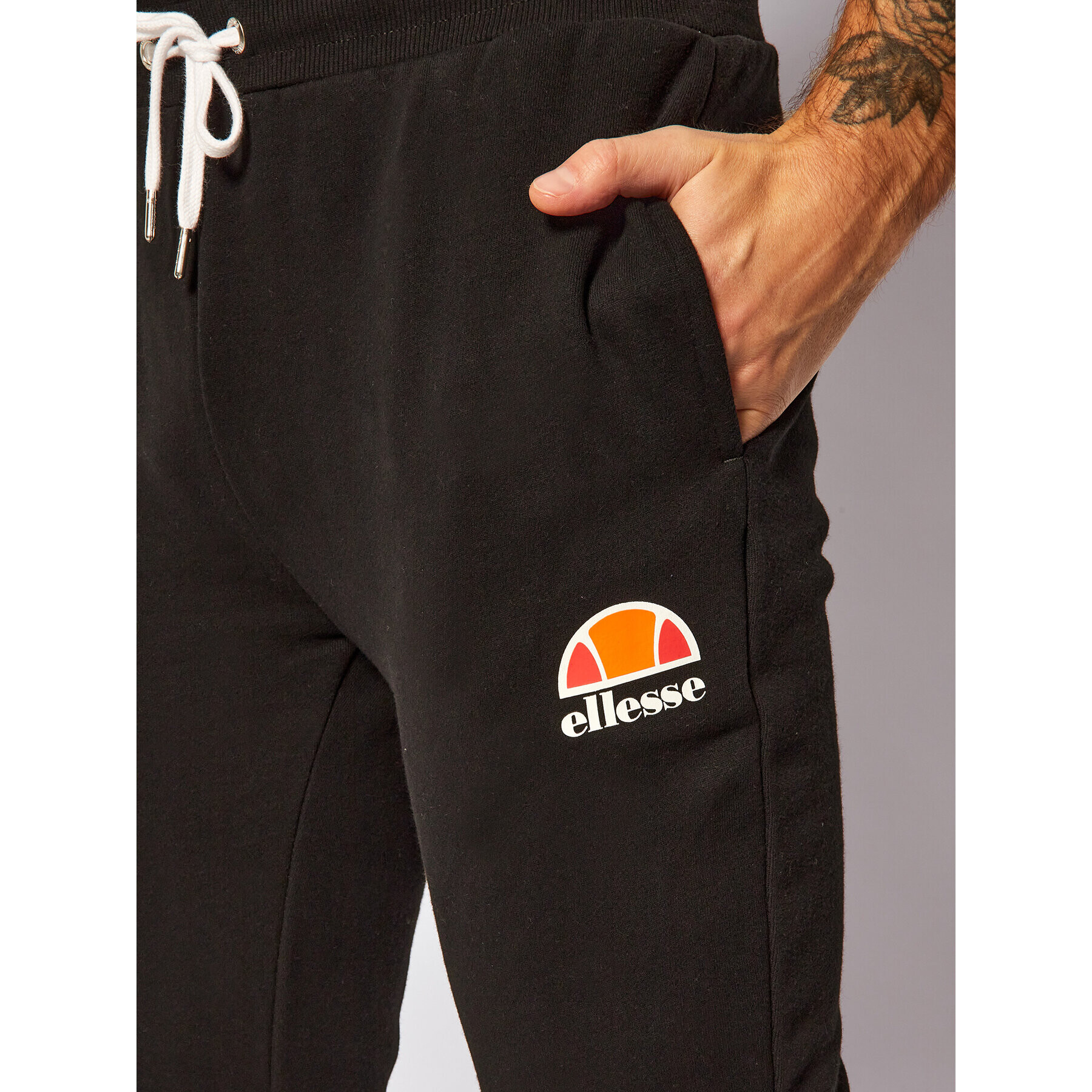 Ellesse Spodnji del trenirke Ovest SHS01763 Črna Regular Fit - Pepit.si