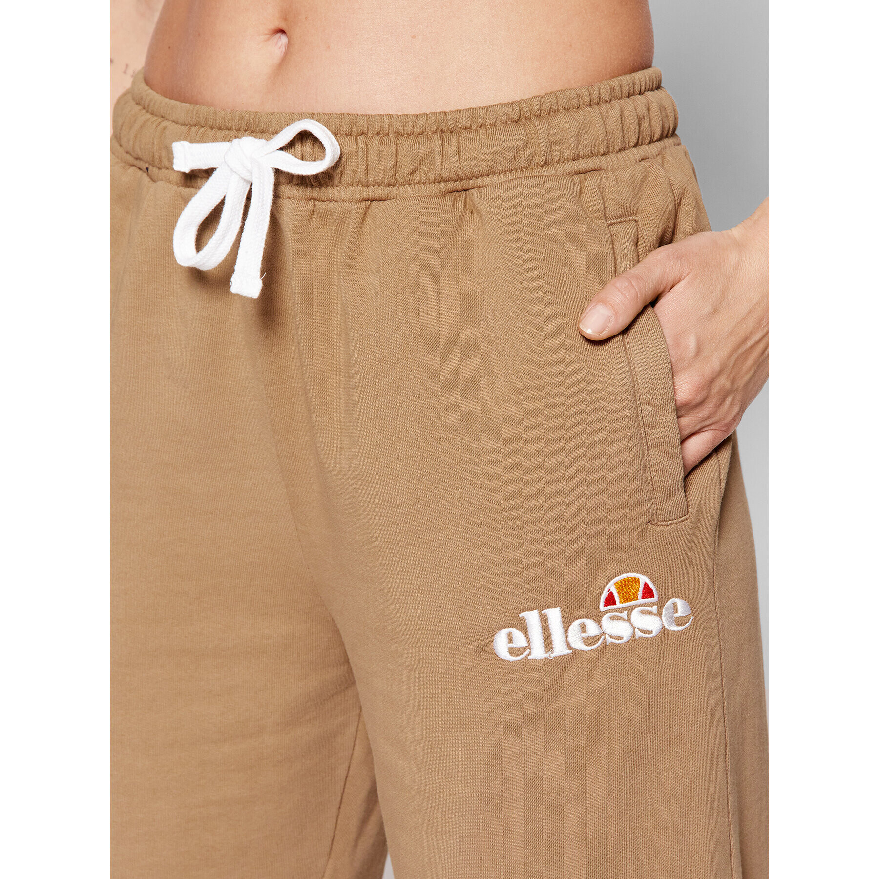 Ellesse Spodnji del trenirke Taran SGM14012 Rjava Relaxed Fit - Pepit.si