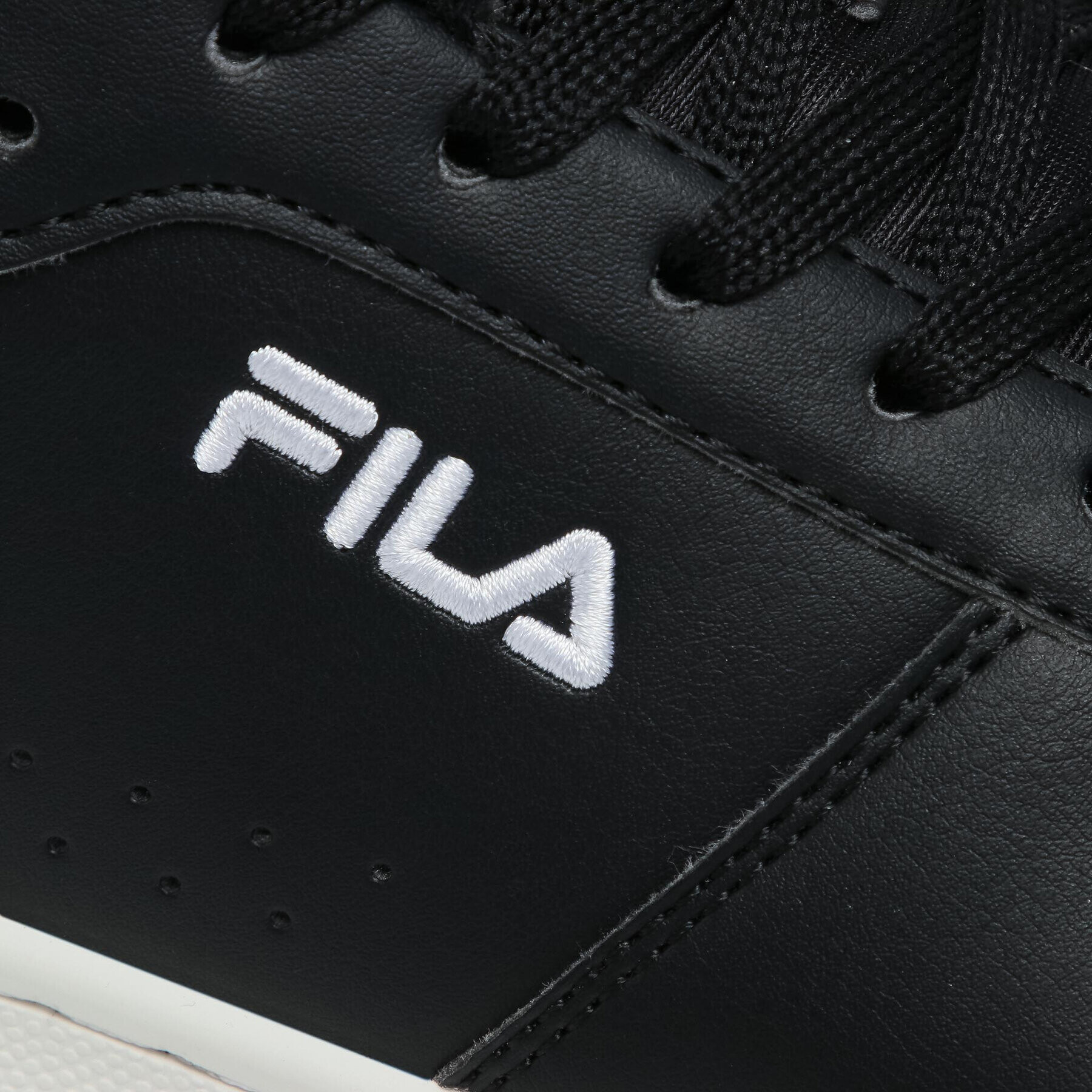 Fila Superge Netforce II Low 1011123.15W Črna - Pepit.si