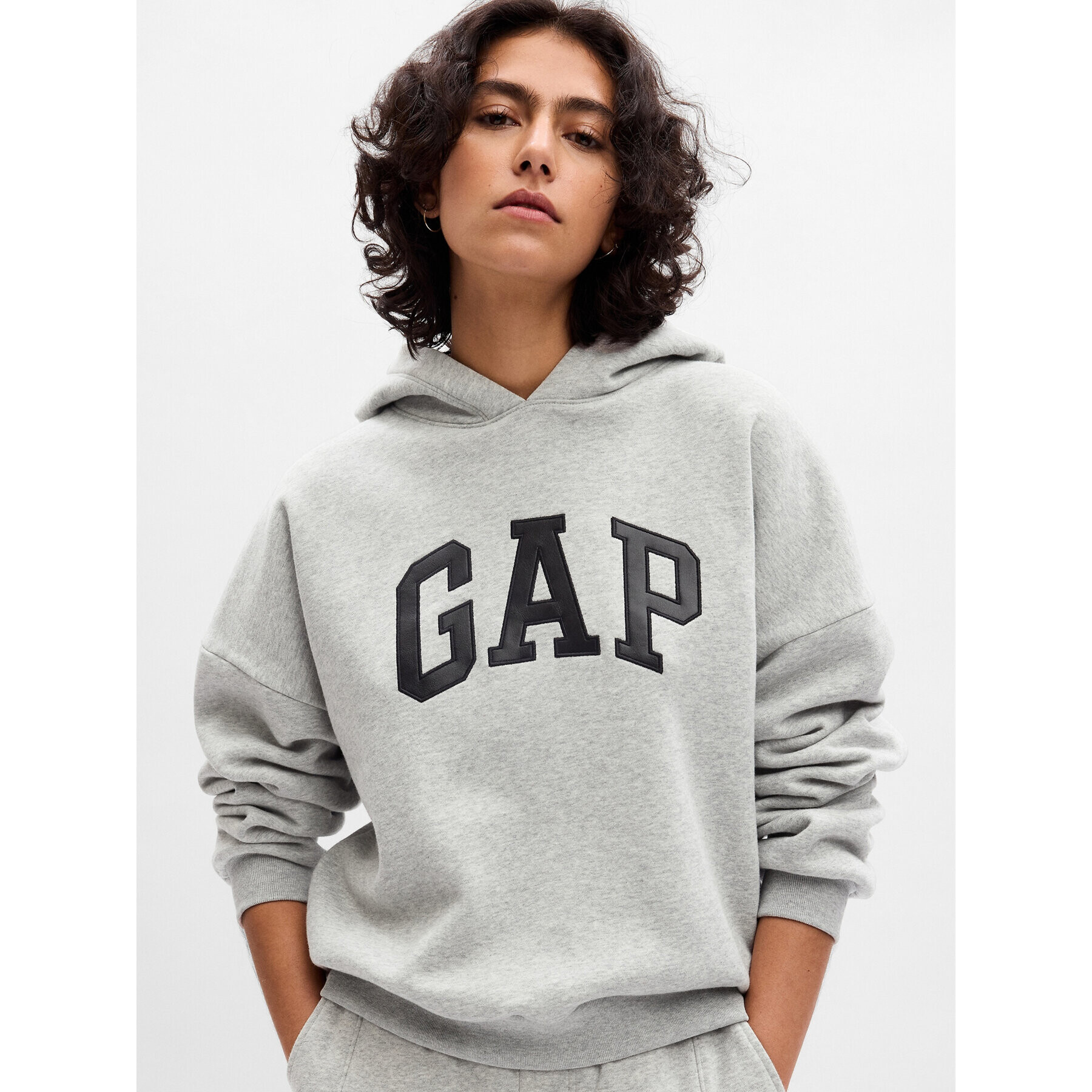 Gap Jopa 729618-02 Siva Regular Fit - Pepit.si