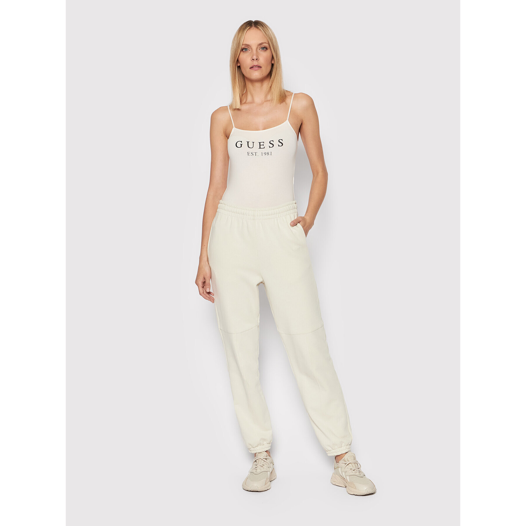 Guess Bodi O2GM12 JR07A Bež Slim Fit - Pepit.si