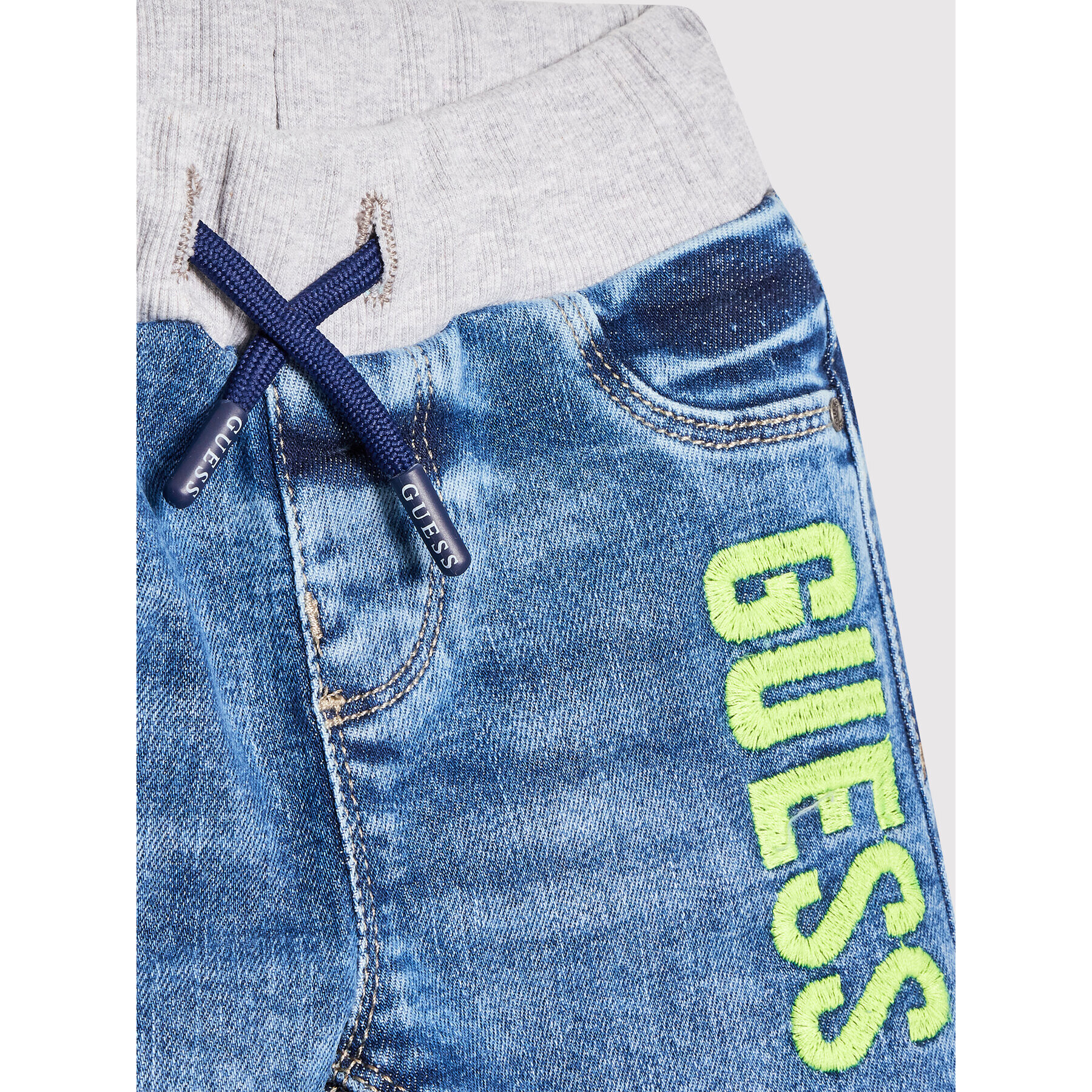 Guess Jeans kratke hlače N2GD14 D4GV0 Modra Regular Fit - Pepit.si