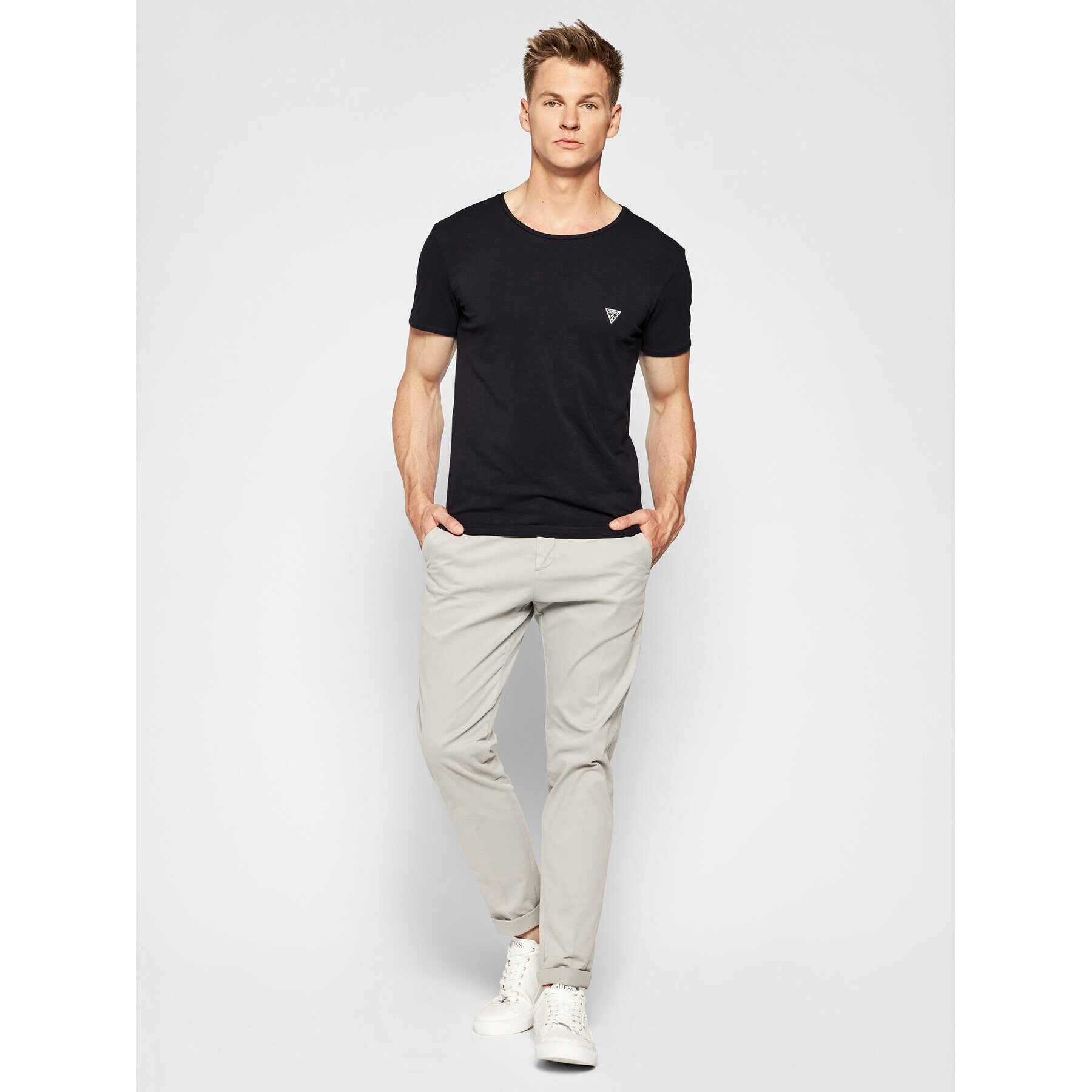 Guess Majica U97M00 JR003 Črna Slim Fit - Pepit.si