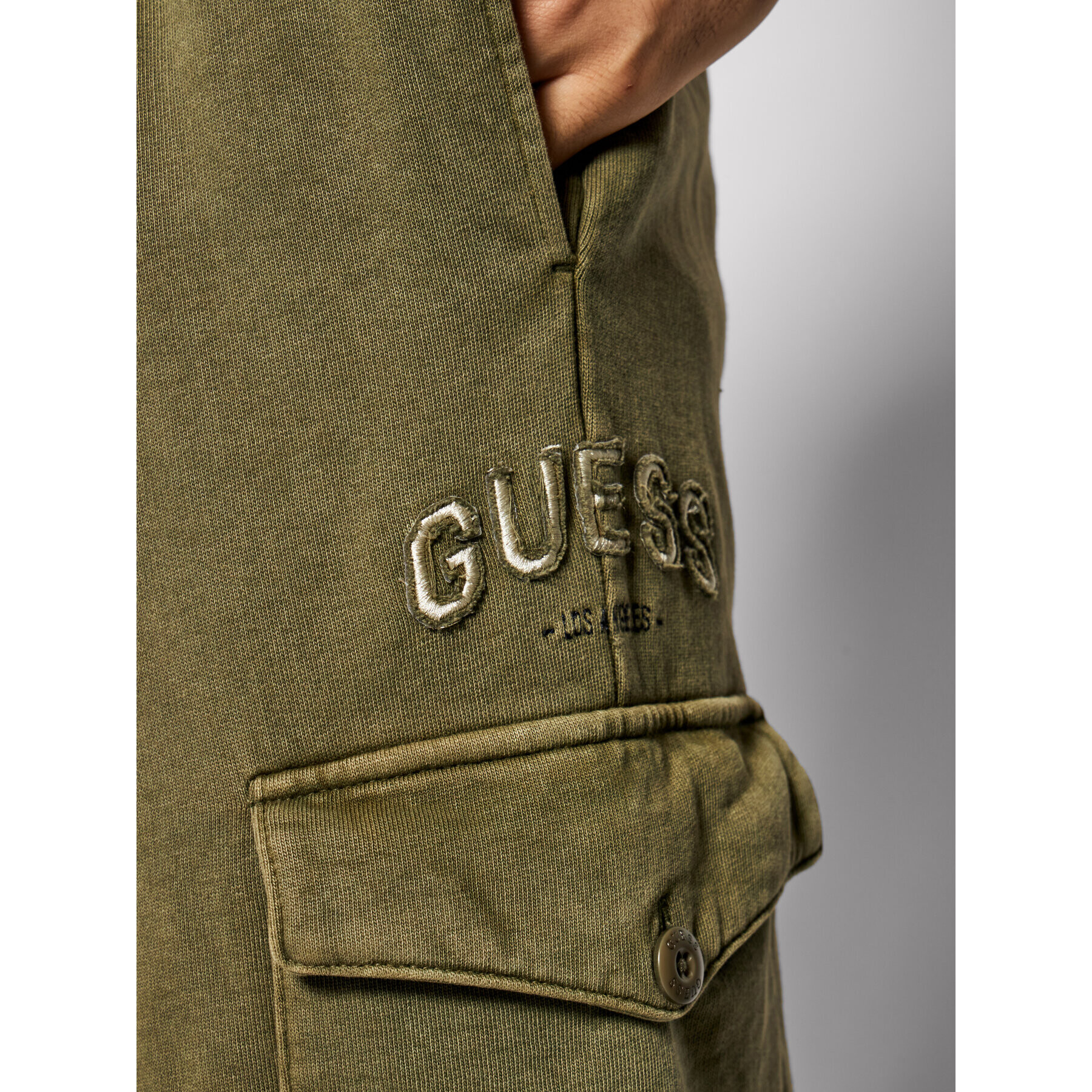 Guess Spodnji del trenirke M1YB53 K9W01 Zelena Slim Fit - Pepit.si