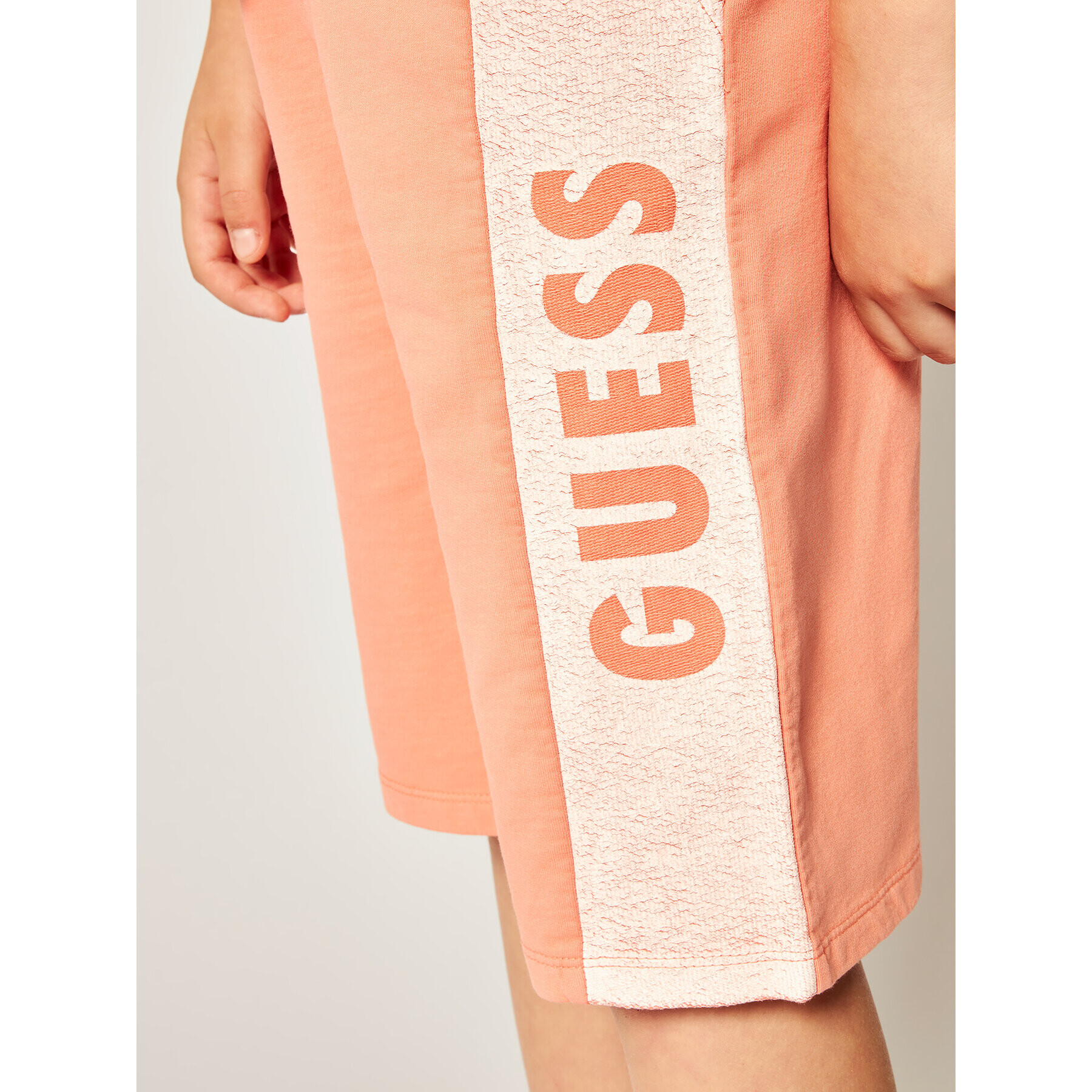 Guess Športne kratke hlače L02Q21 K82R0 Oranžna Regular Fit - Pepit.si