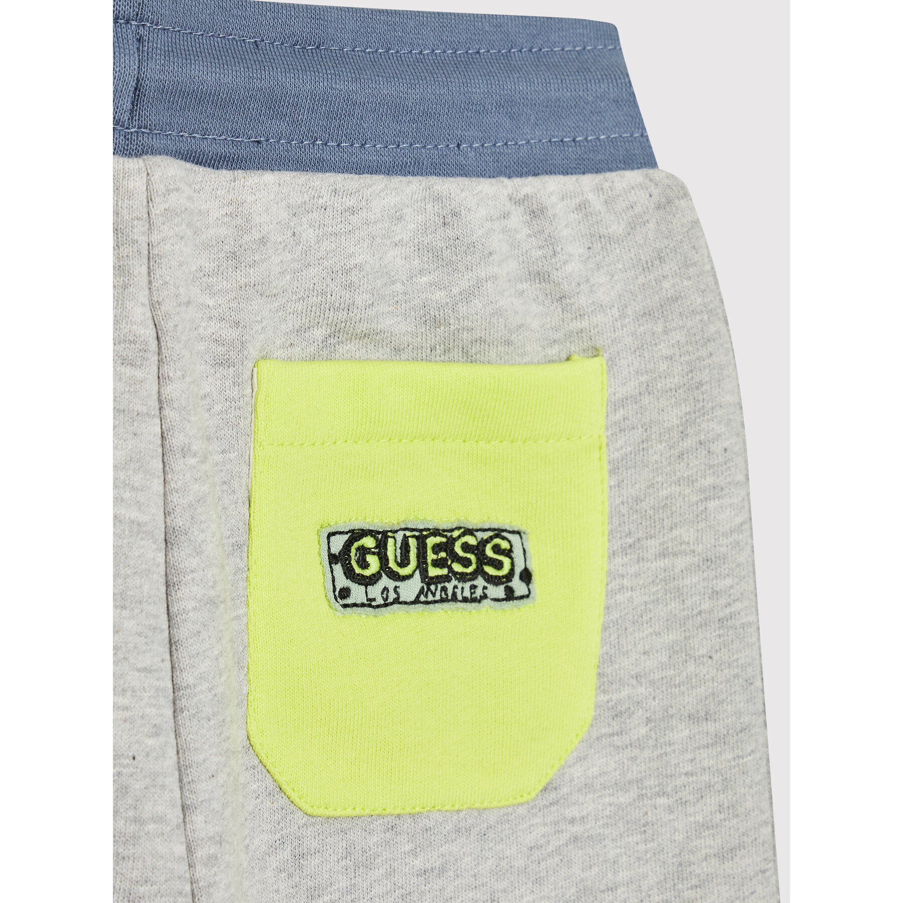 Guess Trenirka I2YG14 K5M20 Pisana Regular Fit - Pepit.si