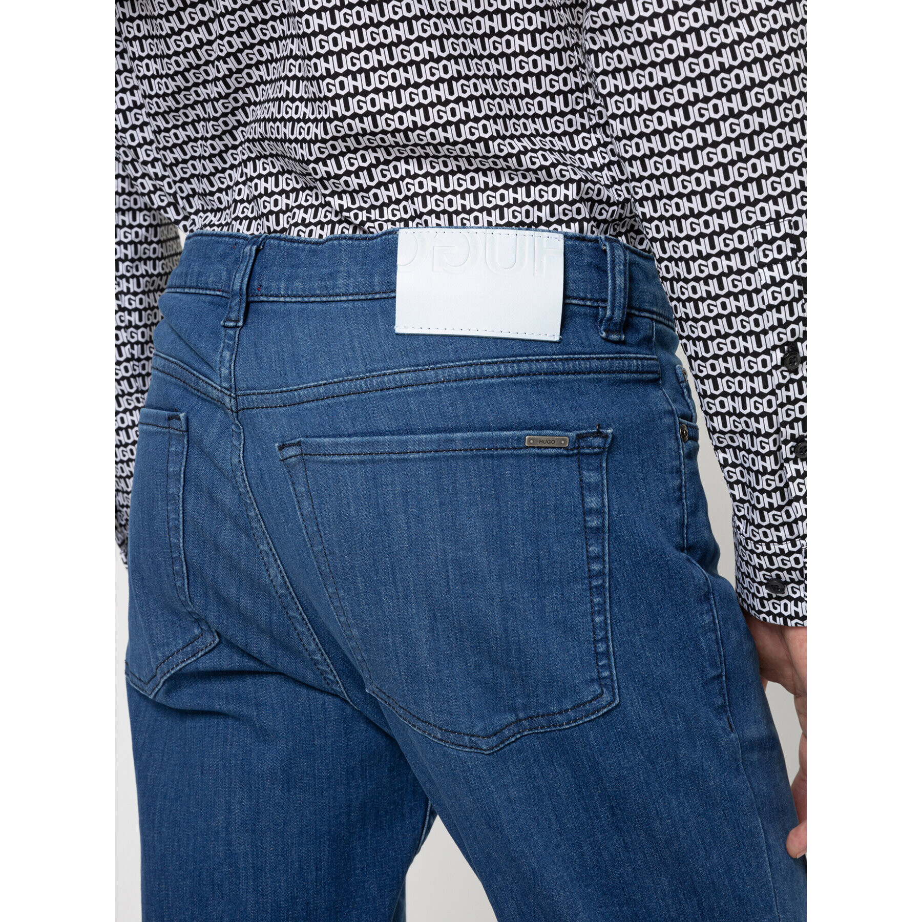 Hugo Jeans hlače 634 50449225 Modra Tapered Fit - Pepit.si