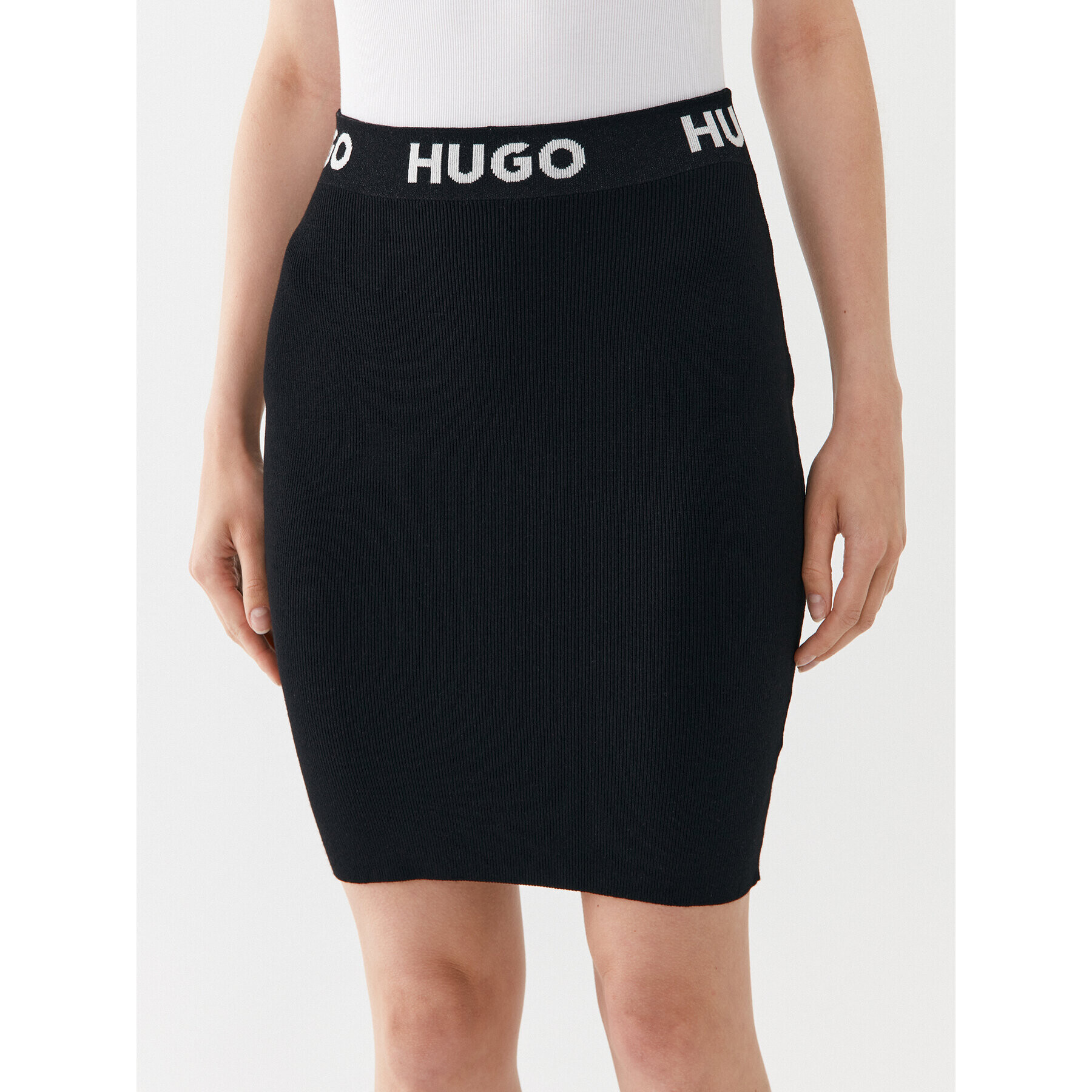 Hugo Ravno krilo Sarmola 50493756 Črna Slim Fit - Pepit.si