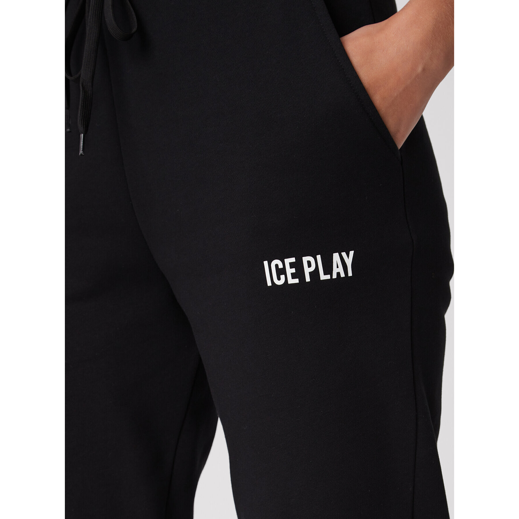 Ice Play Spodnji del trenirke 22I U2M0 B133 P450 9000 Črna Regular Fit - Pepit.si