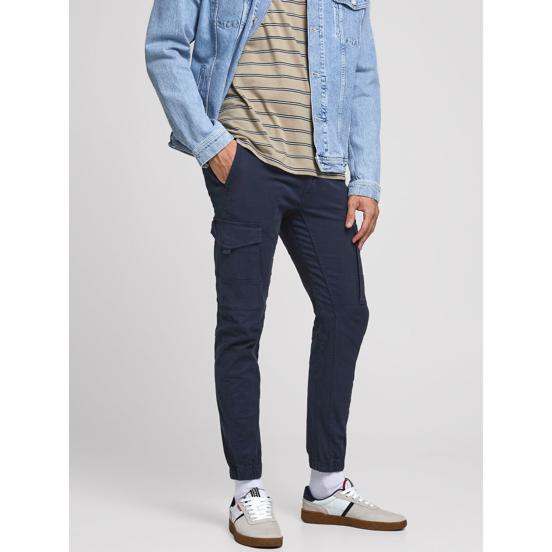 Jack&Jones Hlače iz tkanine Paul 12169582 Mornarsko modra Tapered Fit - Pepit.si