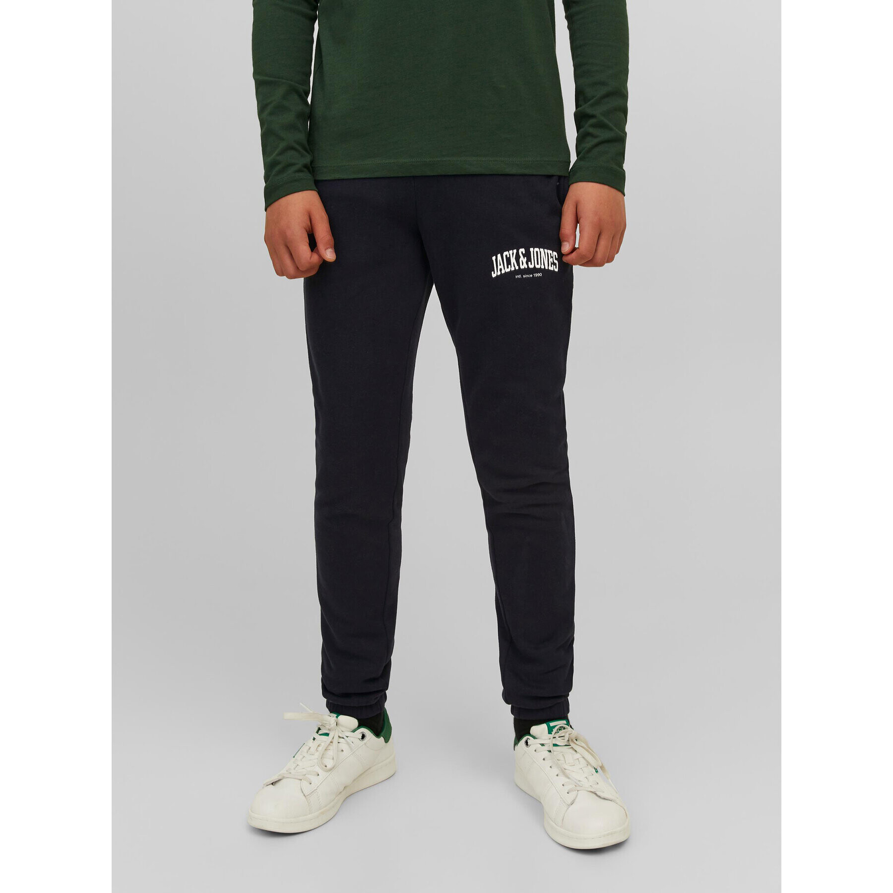 Jack&Jones Junior Spodnji del trenirke 12237403 Črna Slim Fit - Pepit.si