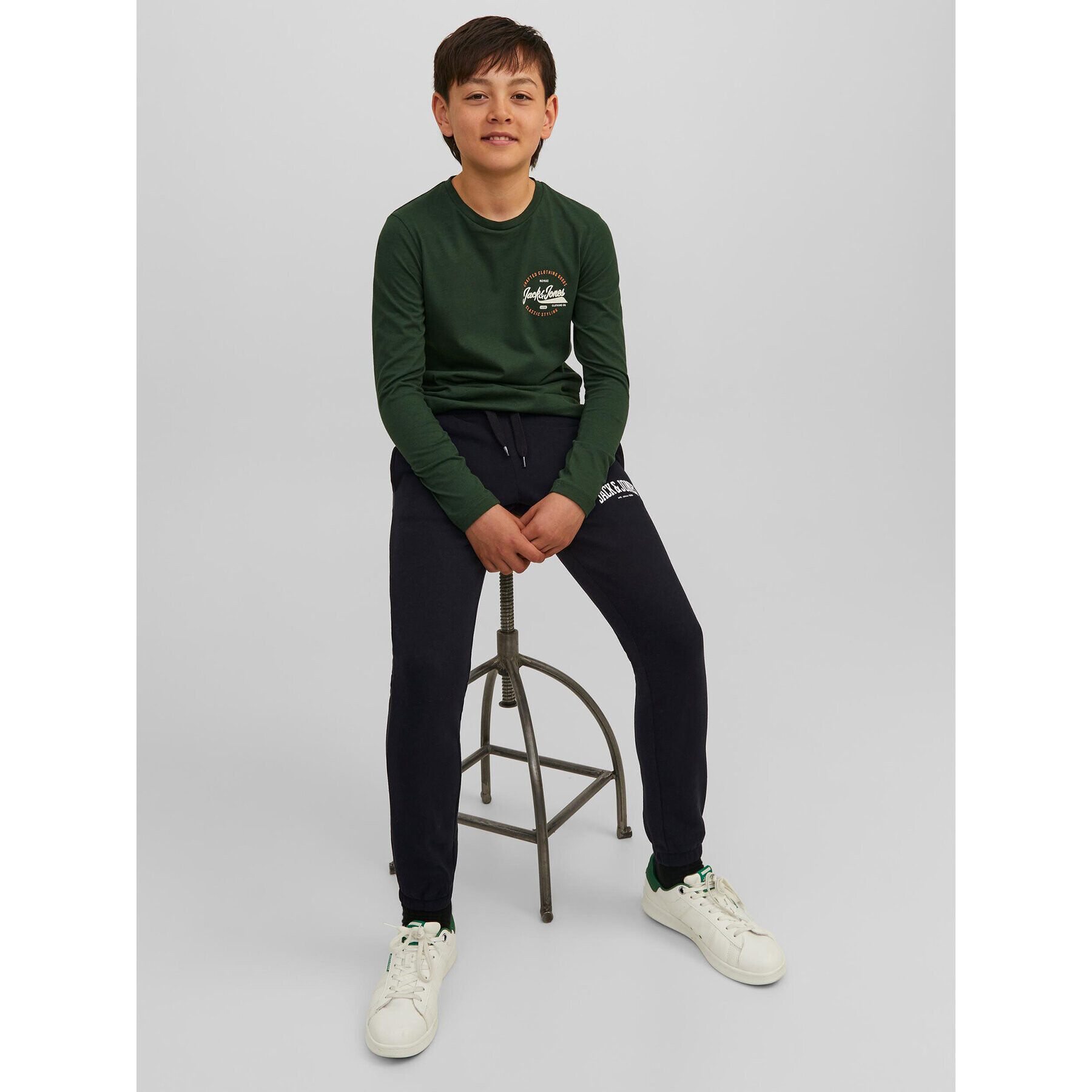 Jack&Jones Junior Spodnji del trenirke 12237403 Črna Slim Fit - Pepit.si