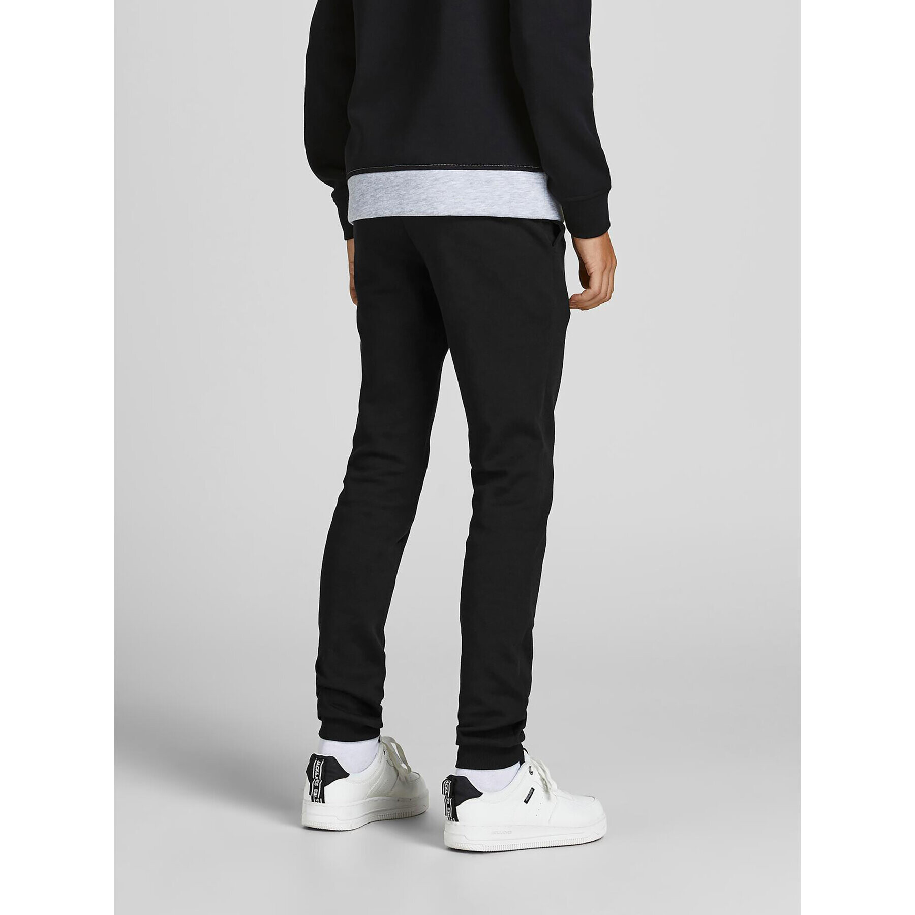 Jack&Jones Junior Spodnji del trenirke Basic 12190406 Črna Regular Fit - Pepit.si