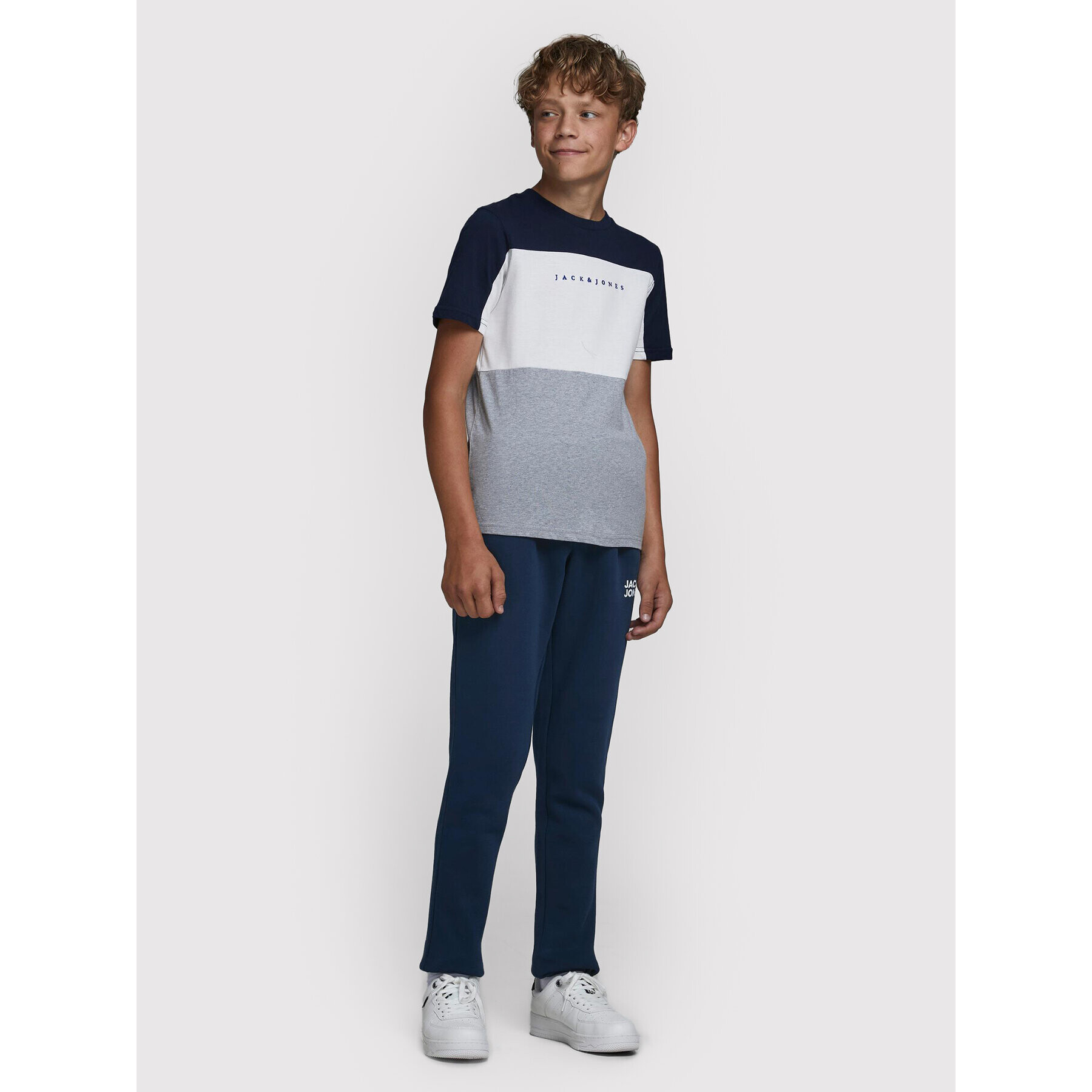 Jack&Jones Junior Spodnji del trenirke Gordon 12179798 Mornarsko modra Regular Fit - Pepit.si